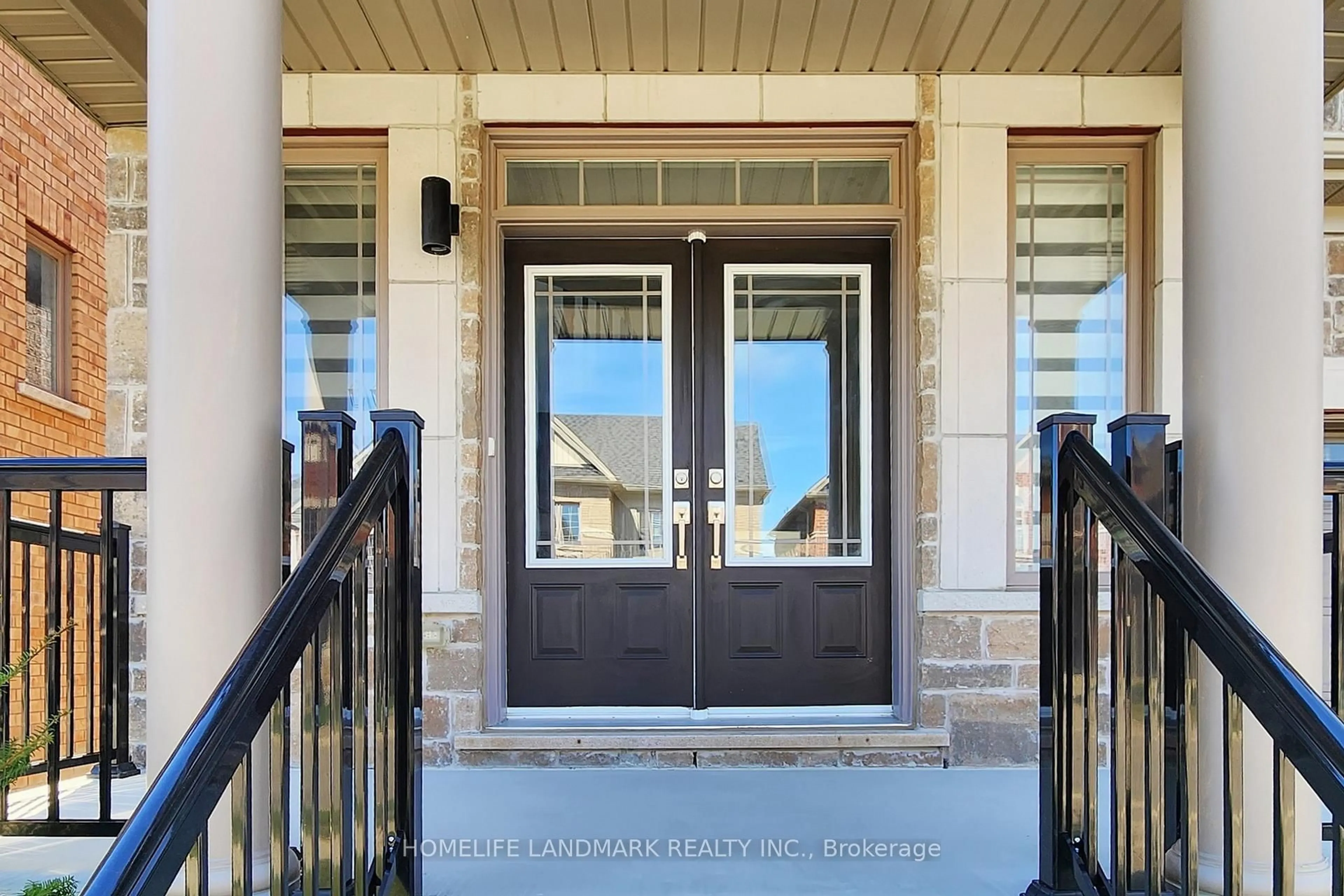 Indoor entryway for 62 Frank Kelly Dr, East Gwillimbury Ontario L9N 0V2