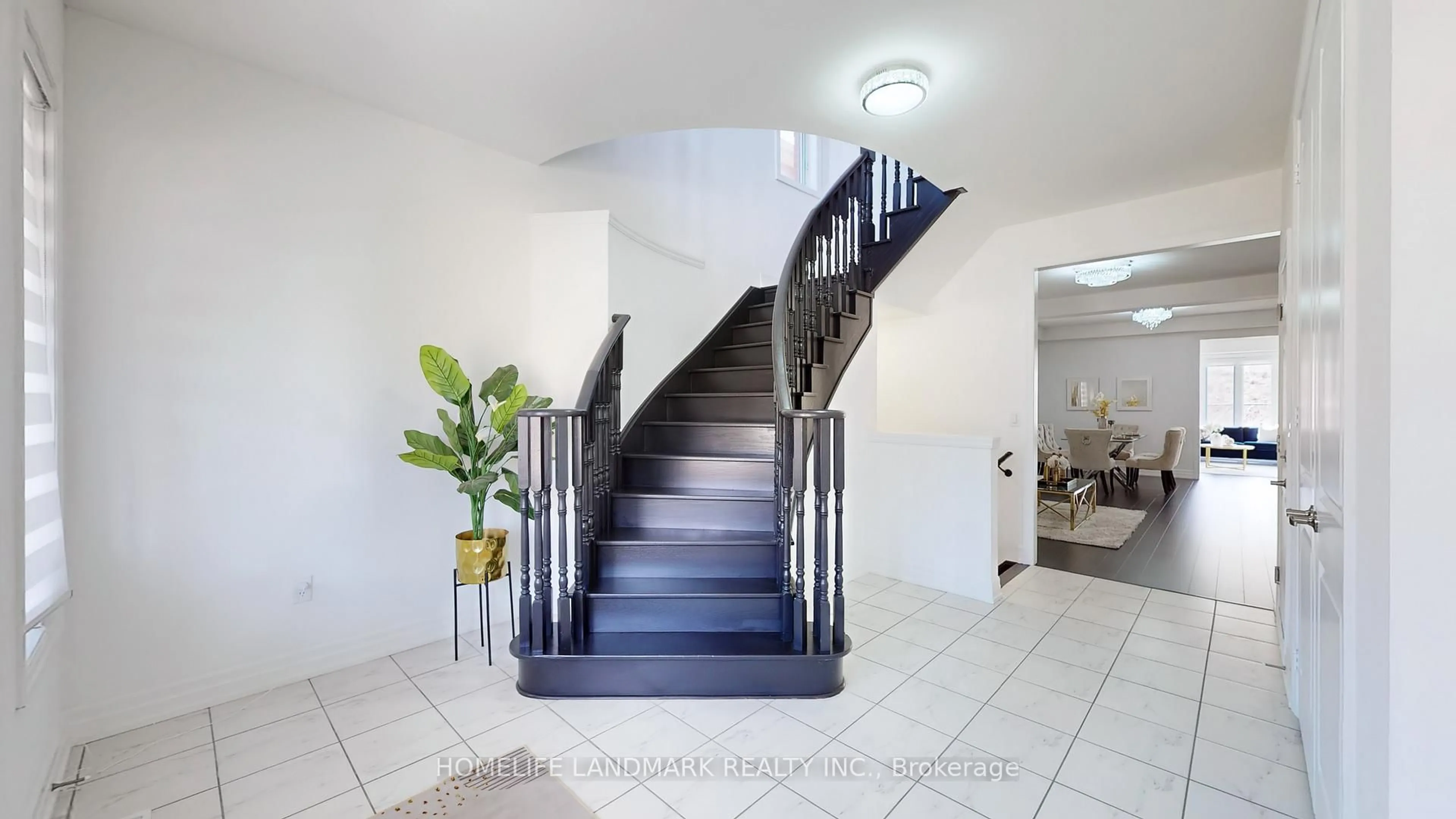 Indoor foyer for 62 Frank Kelly Dr, East Gwillimbury Ontario L9N 0V2