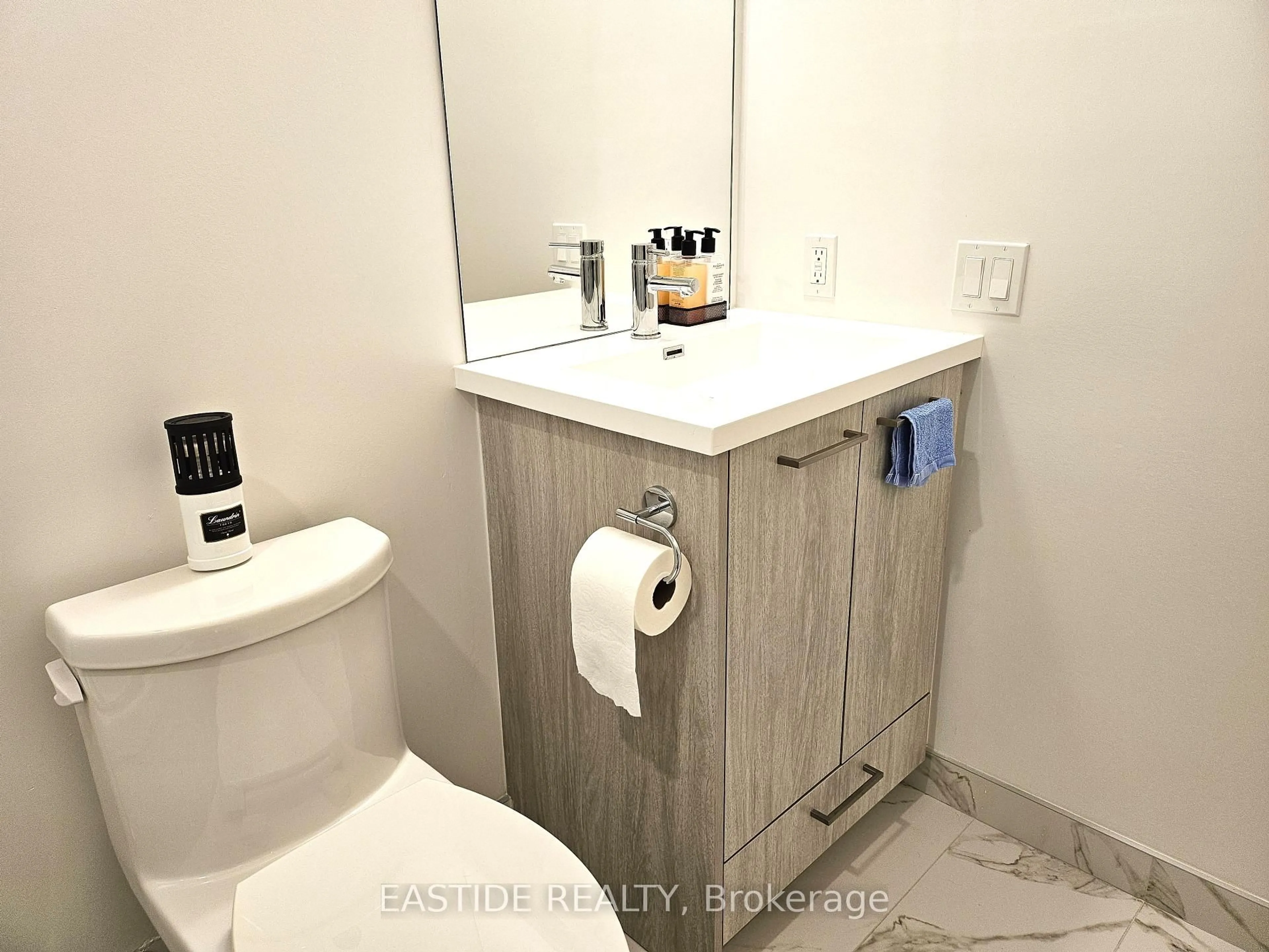 Standard bathroom, unknown for 28 Interchange Way #1506, Vaughan Ontario L4K 0P8