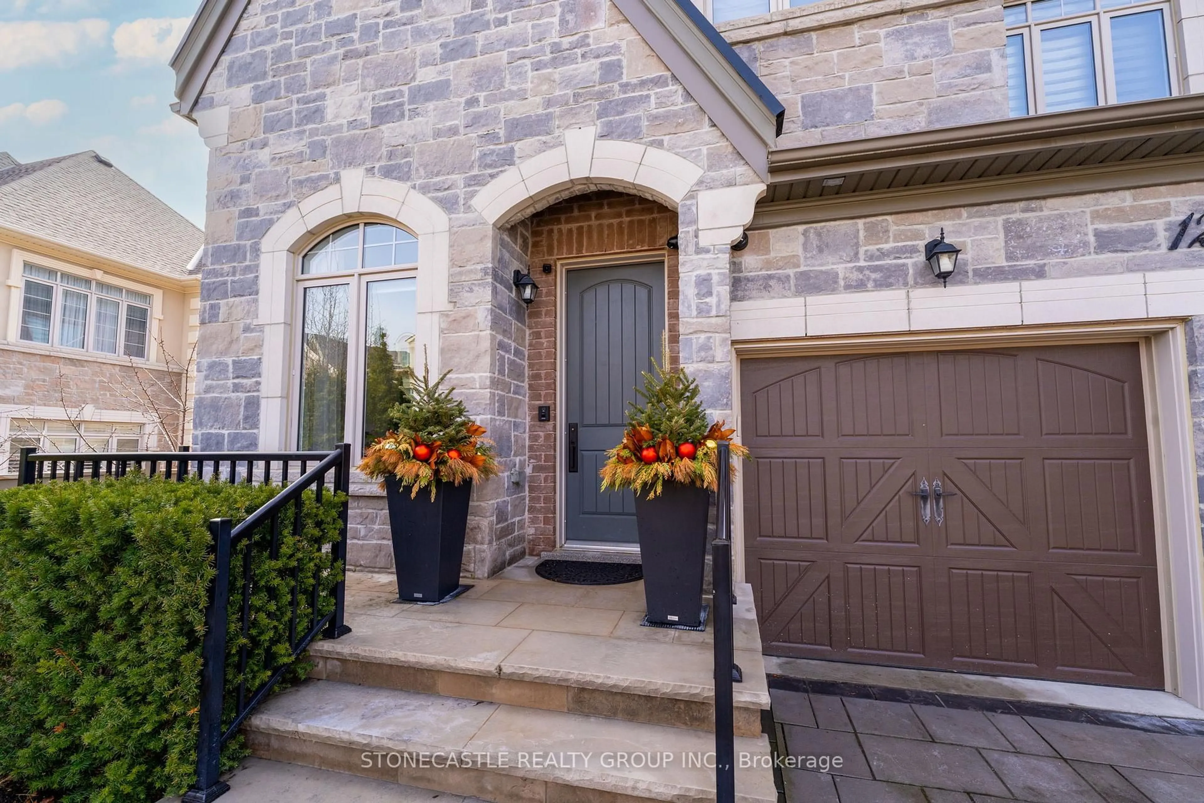 Indoor entryway for 120 Abner Miles Dr, Vaughan Ontario L6A 4X4