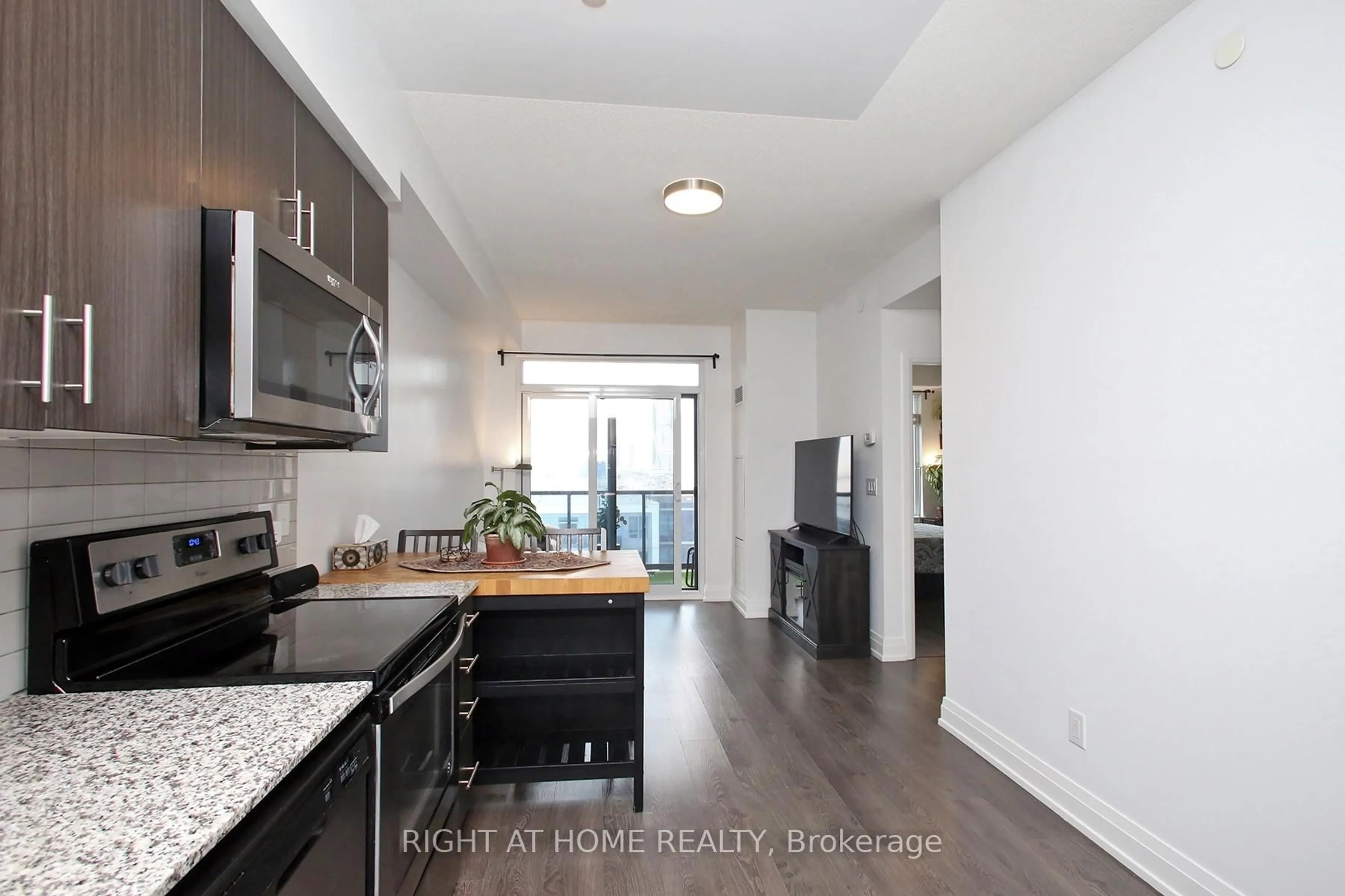 Open concept kitchen, wood/laminate floor for 3700 Highway 7 Rd #901, Vaughan Ontario L4L 0G4