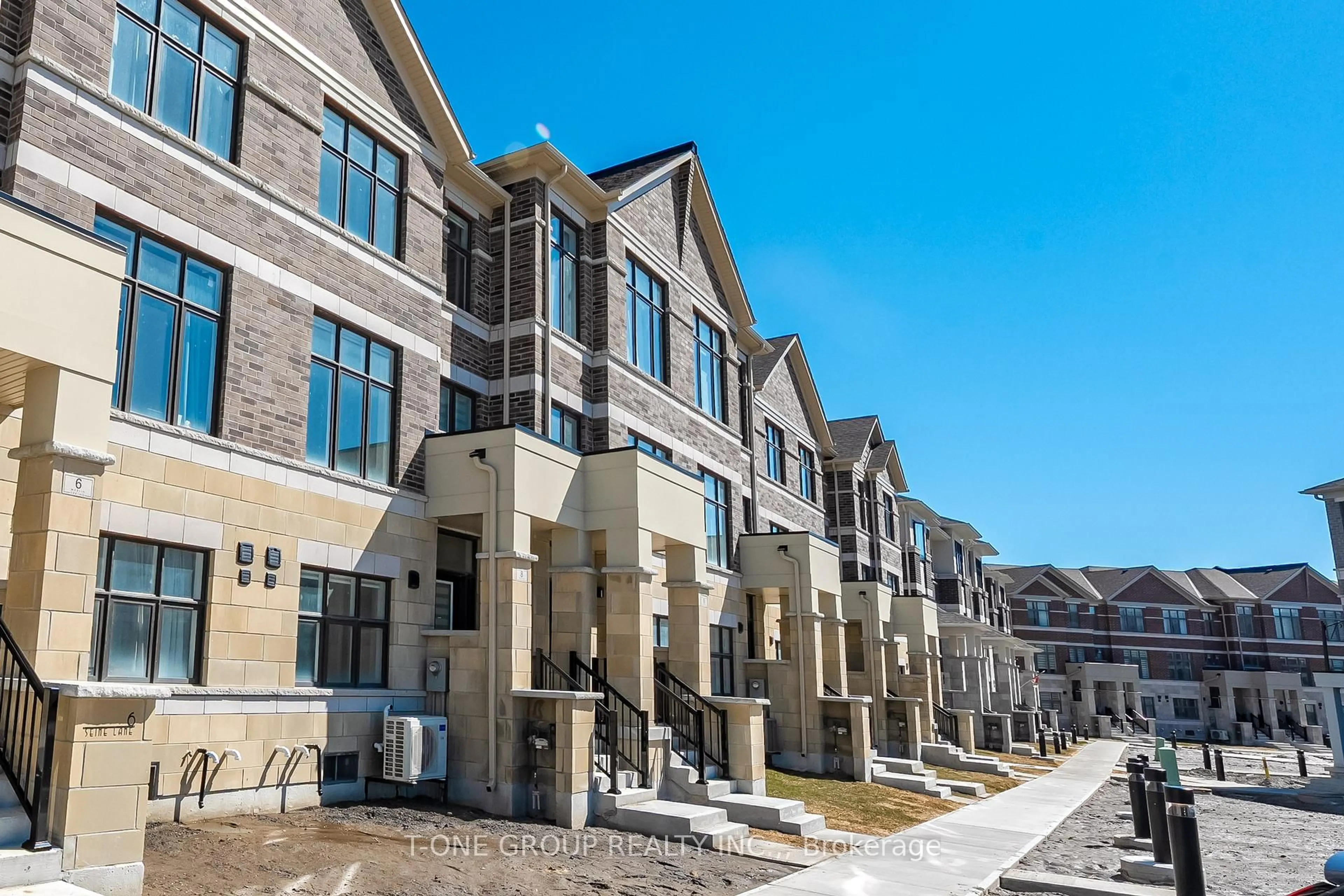 Patio, street for 8 Seine Lane, Richmond Hill Ontario L4S 0P8