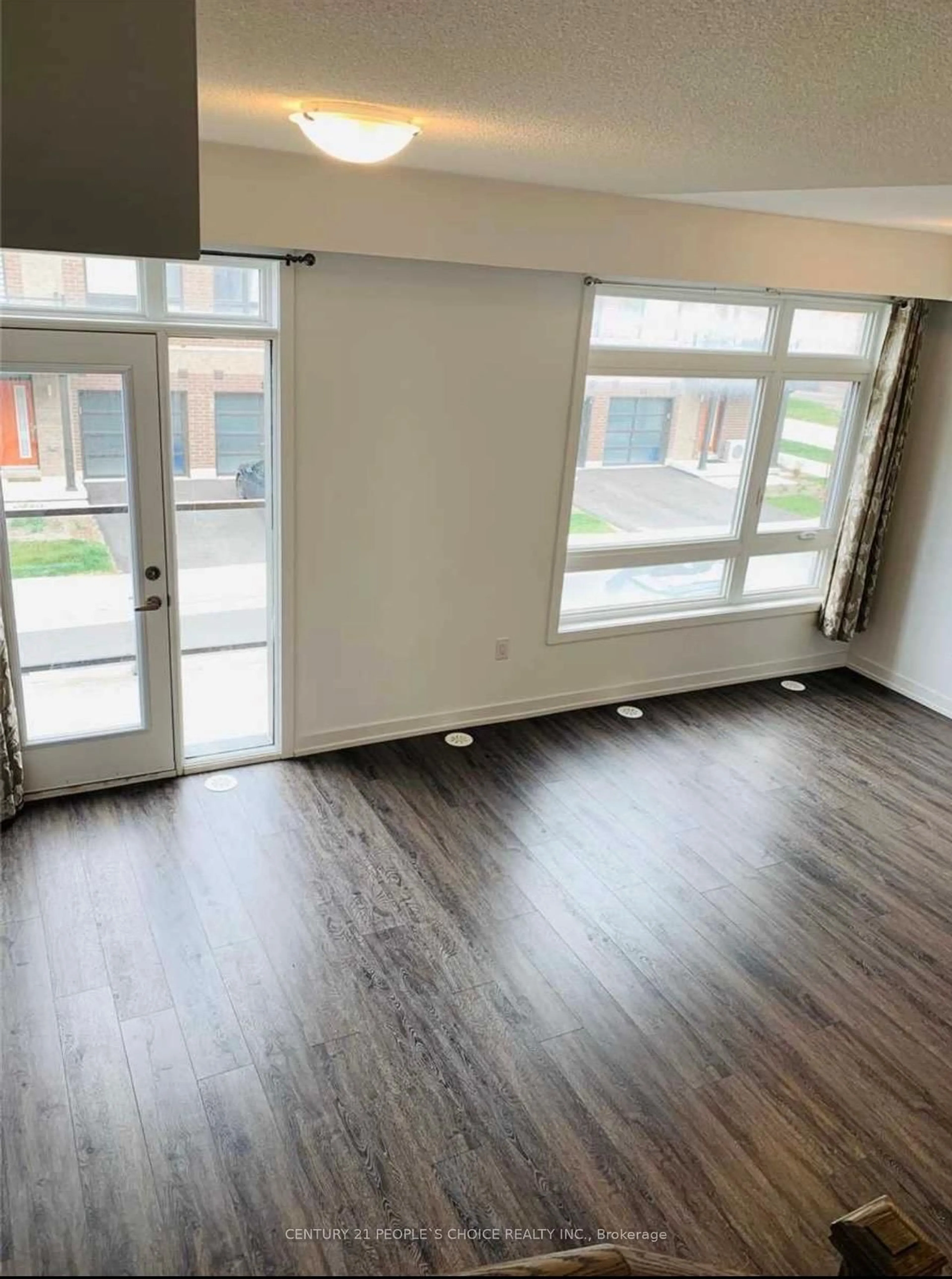 A pic of a room for 10 Tauton St, Vaughan Ontario L4L 0M2