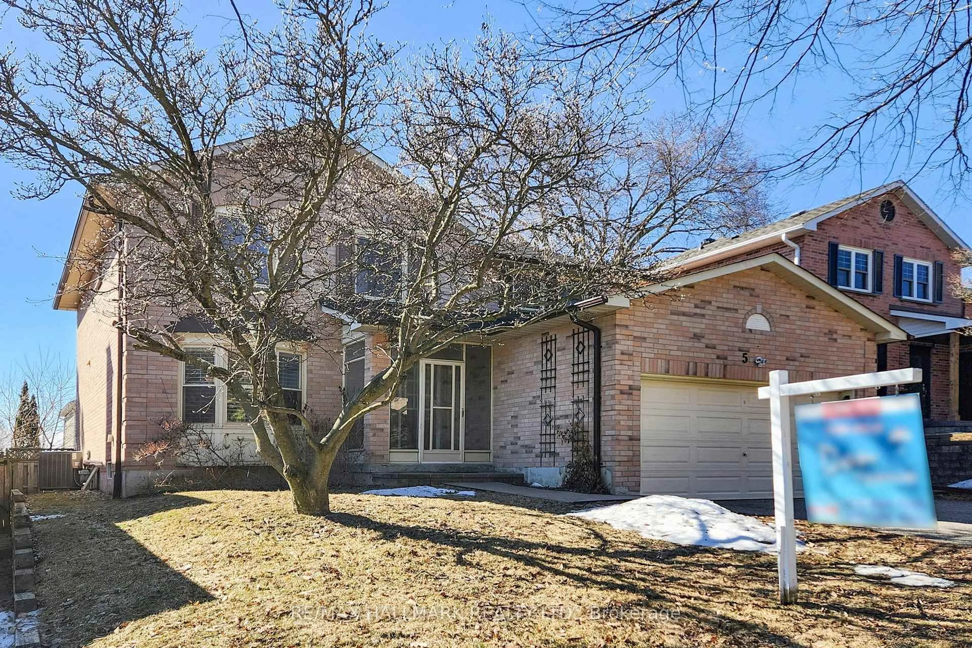 Home with brick exterior material, street for 5 Valley Crescent, Aurora Ontario L4G 4S2