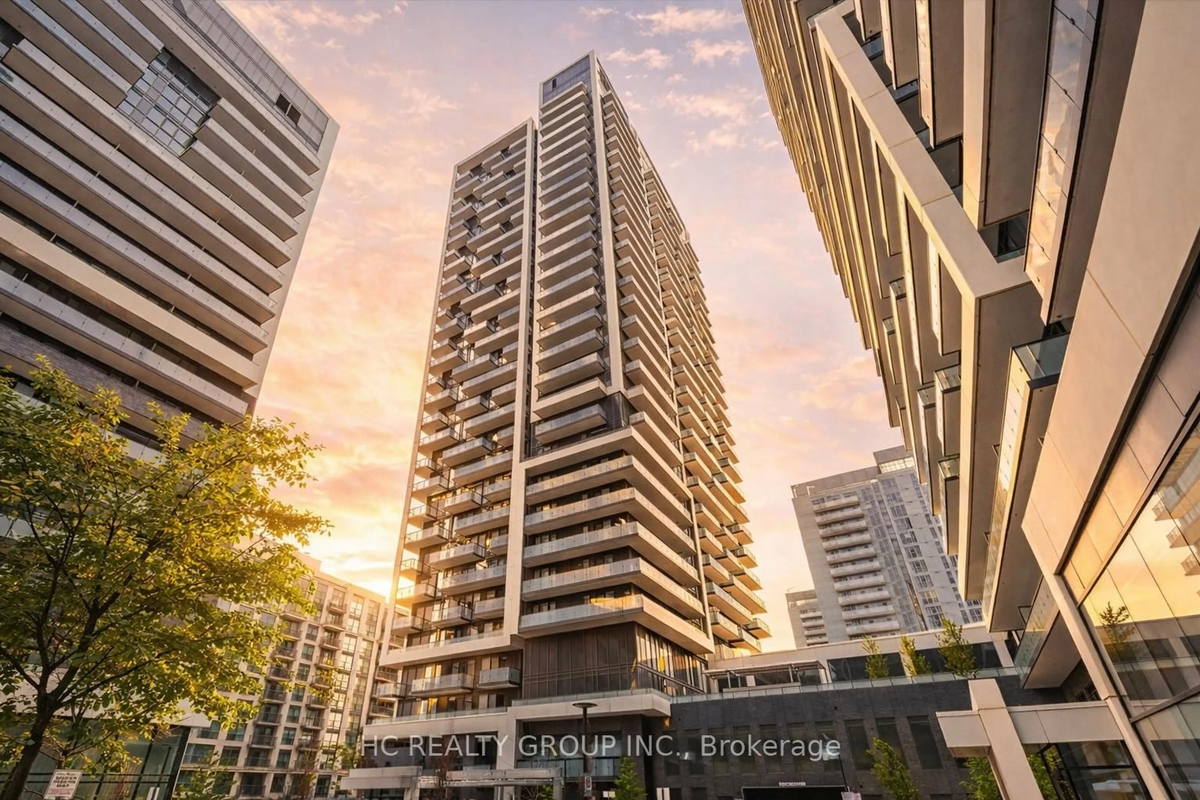 A pic from outside/outdoor area/front of a property/back of a property/a pic from drone, city buildings view from balcony for 95 ONEIDA Cres #PH08, Richmond Hill Ontario L4B 0H5