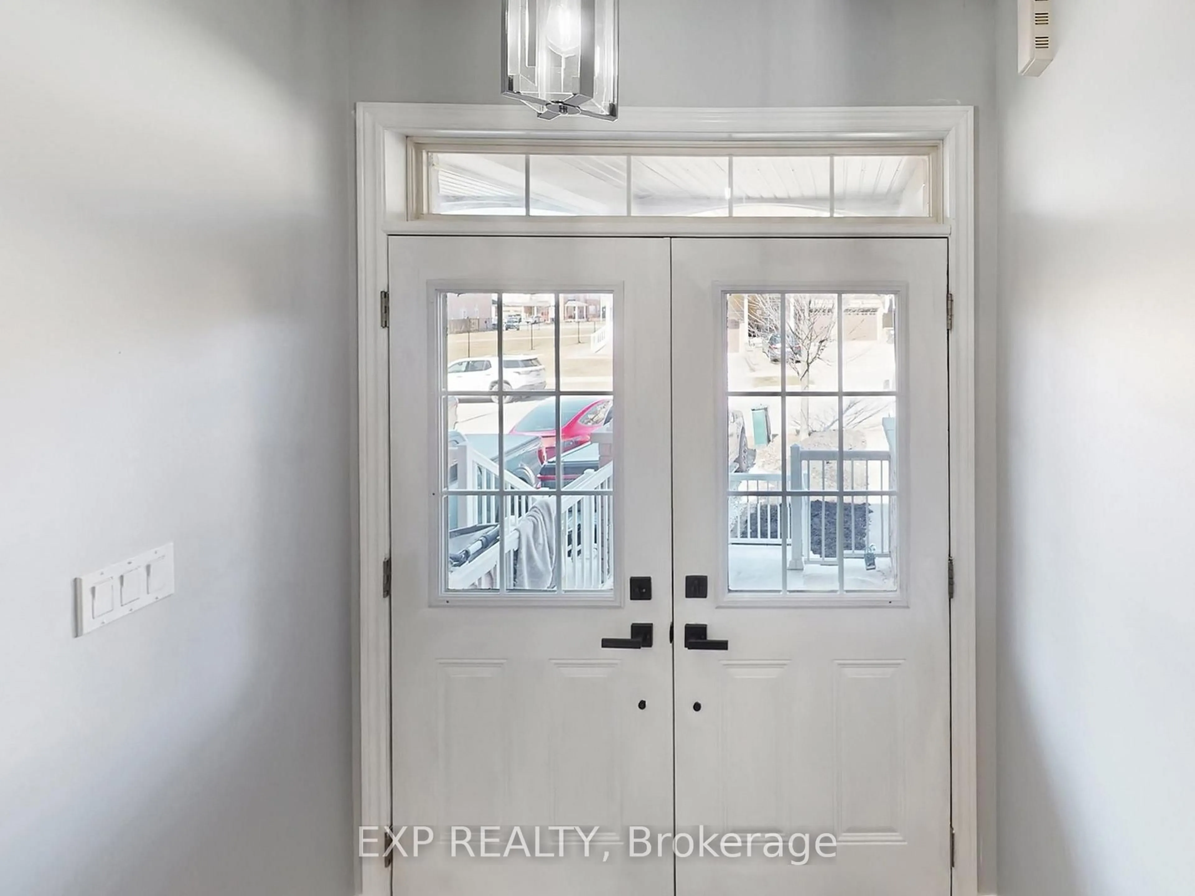 Indoor entryway for 9 Matthewson Ave, Bradford West Gwillimbury Ontario L3Z 3A7