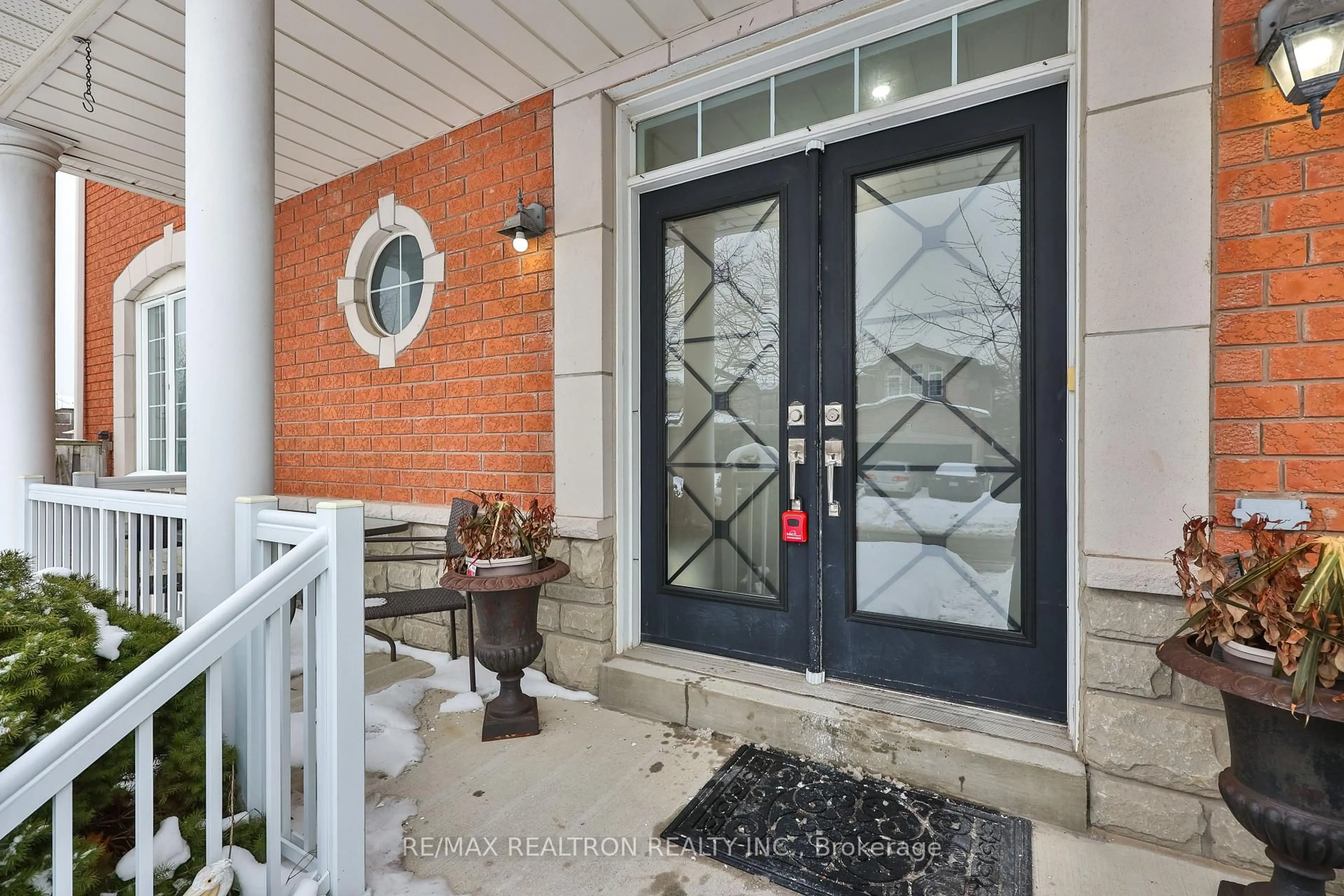 Indoor entryway for 23 Sunridge St, Richmond Hill Ontario L4E 3T5