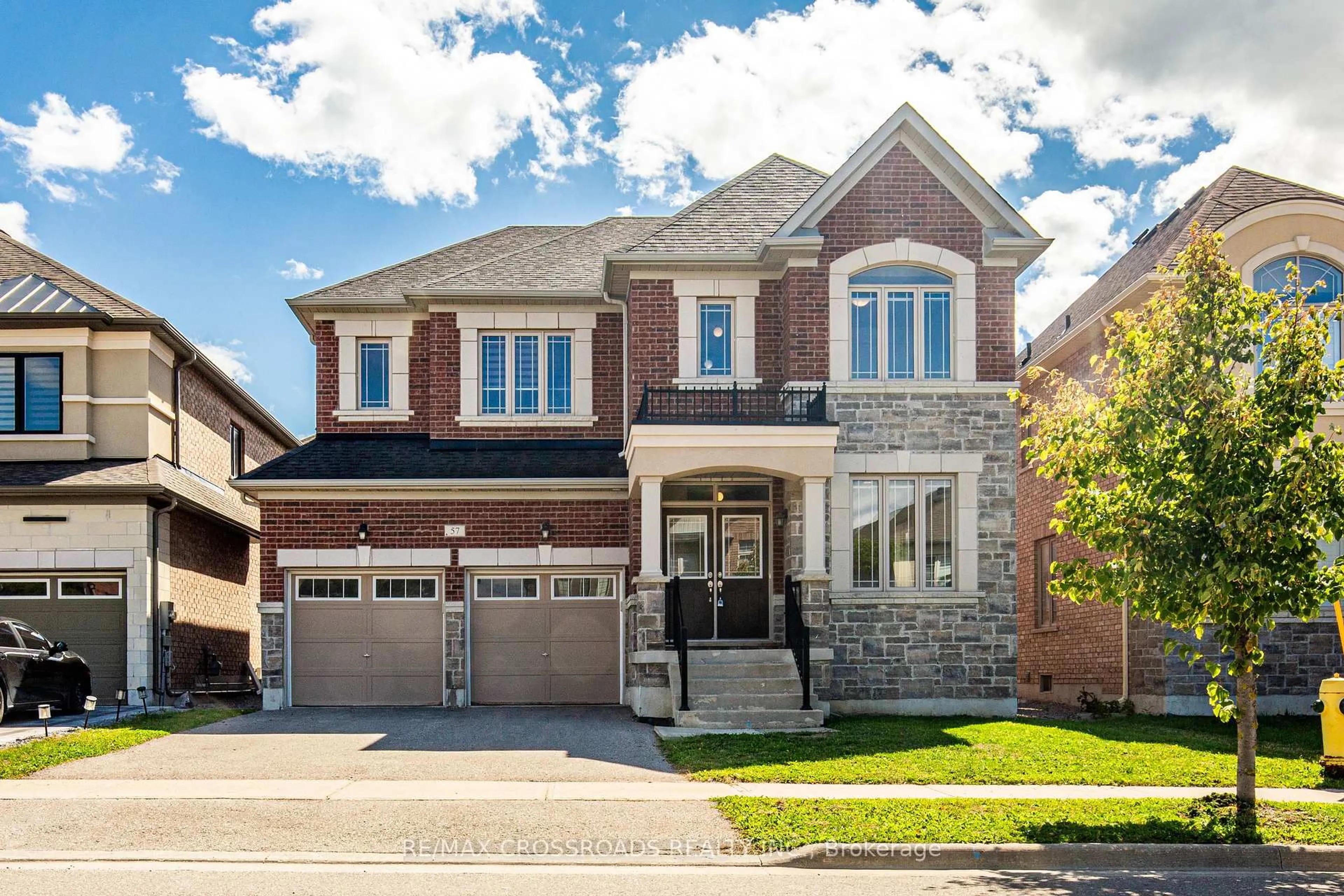 Home with brick exterior material, street for 57 Walter English Dr, East Gwillimbury Ontario L9N 0R8