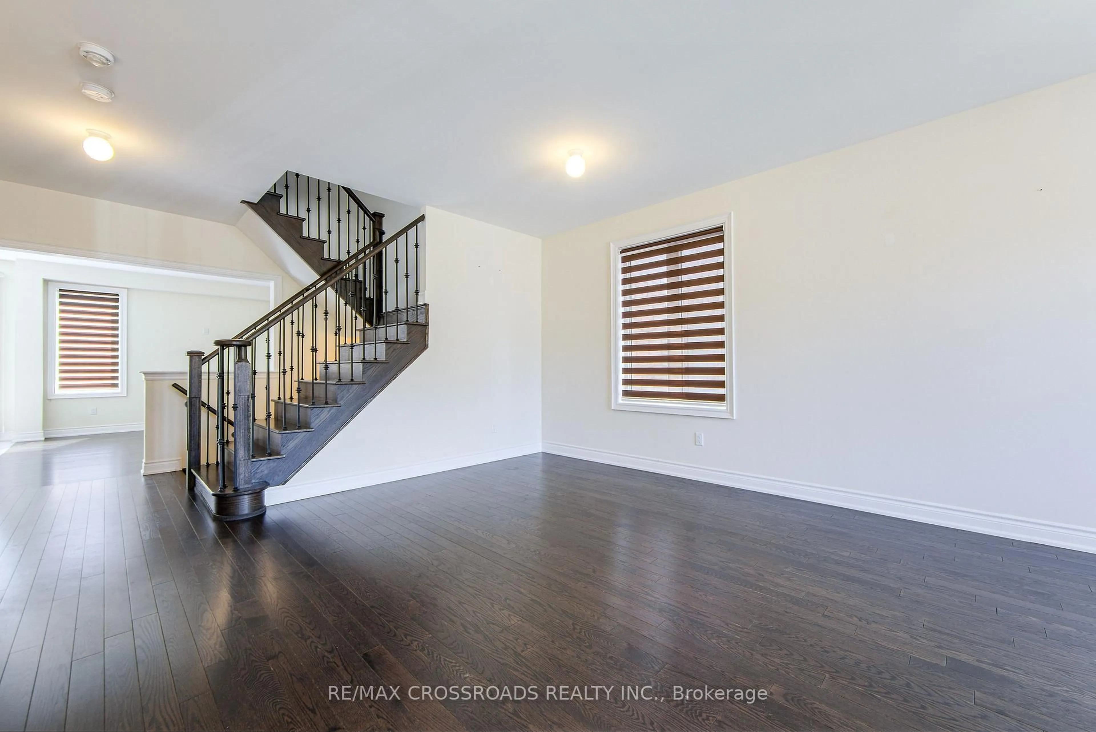 Indoor entryway for 57 Walter English Dr, East Gwillimbury Ontario L9N 0R8