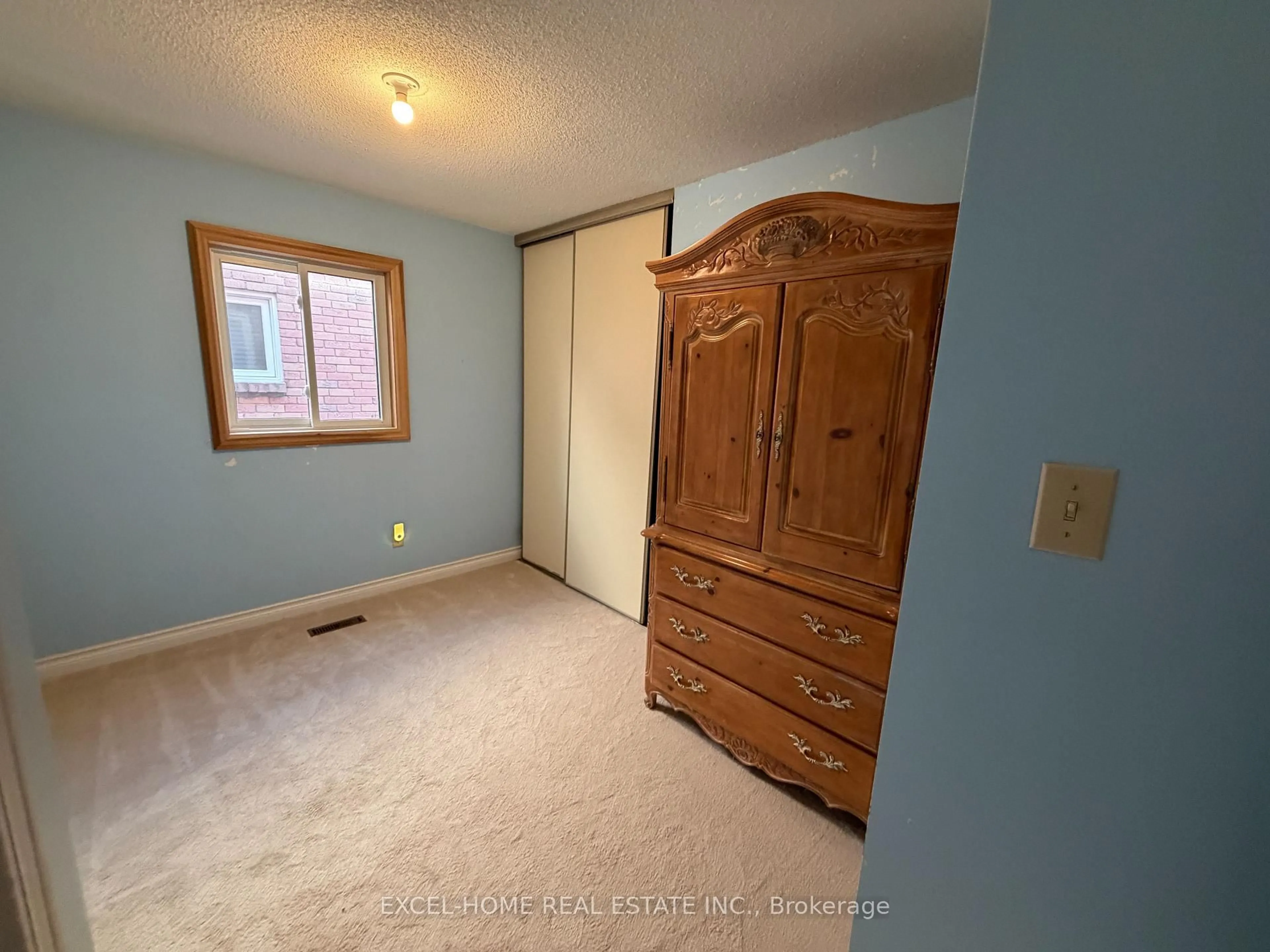 A pic of a room for 10 Adams Crt #10, Uxbridge Ontario L9P 1G2