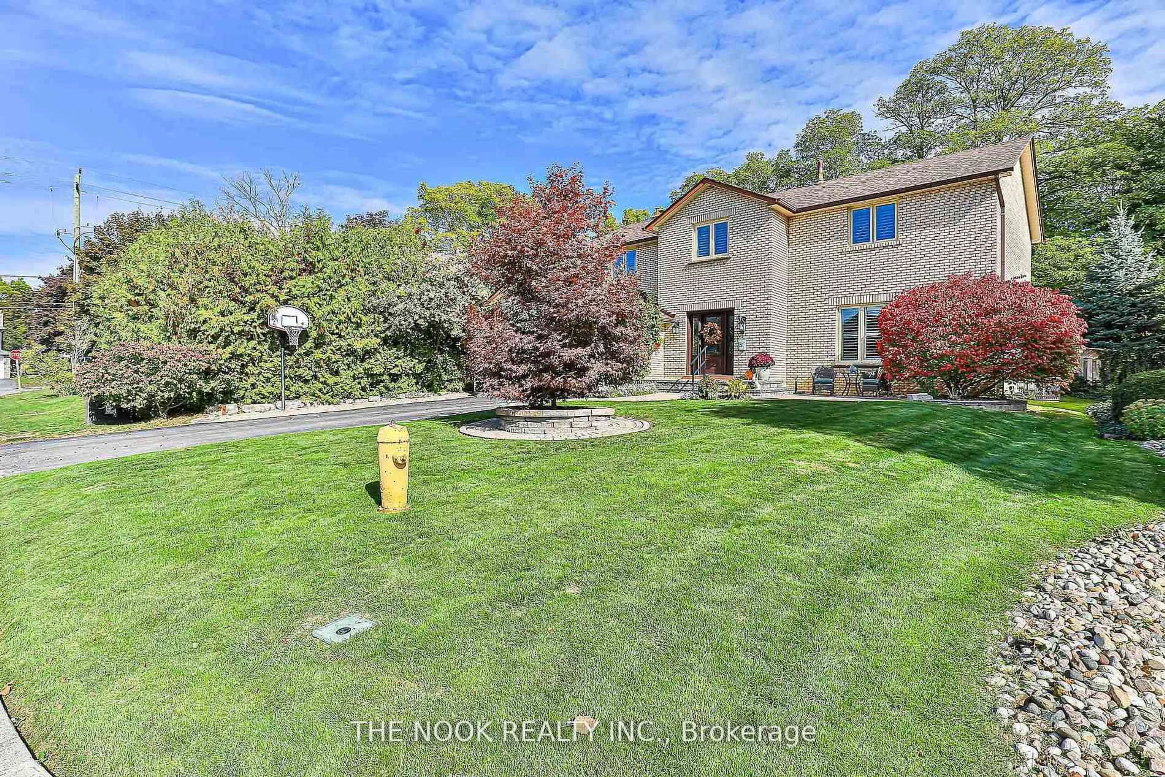 A pic from outside/outdoor area/front of a property/back of a property/a pic from drone, unknown for 3 King Arthur's Crt, Markham Ontario L3P 3V4