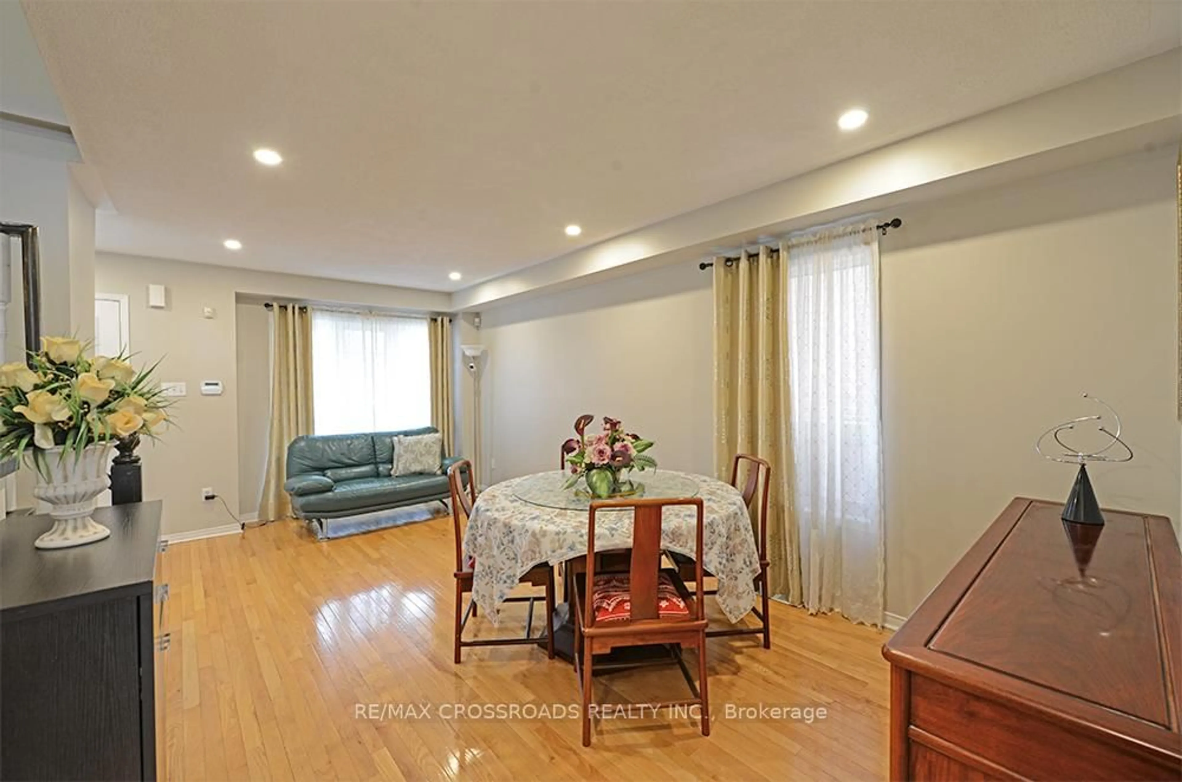 Living room with furniture, wood/laminate floor for 48 Ayhart St, Markham Ontario L6E 1H4