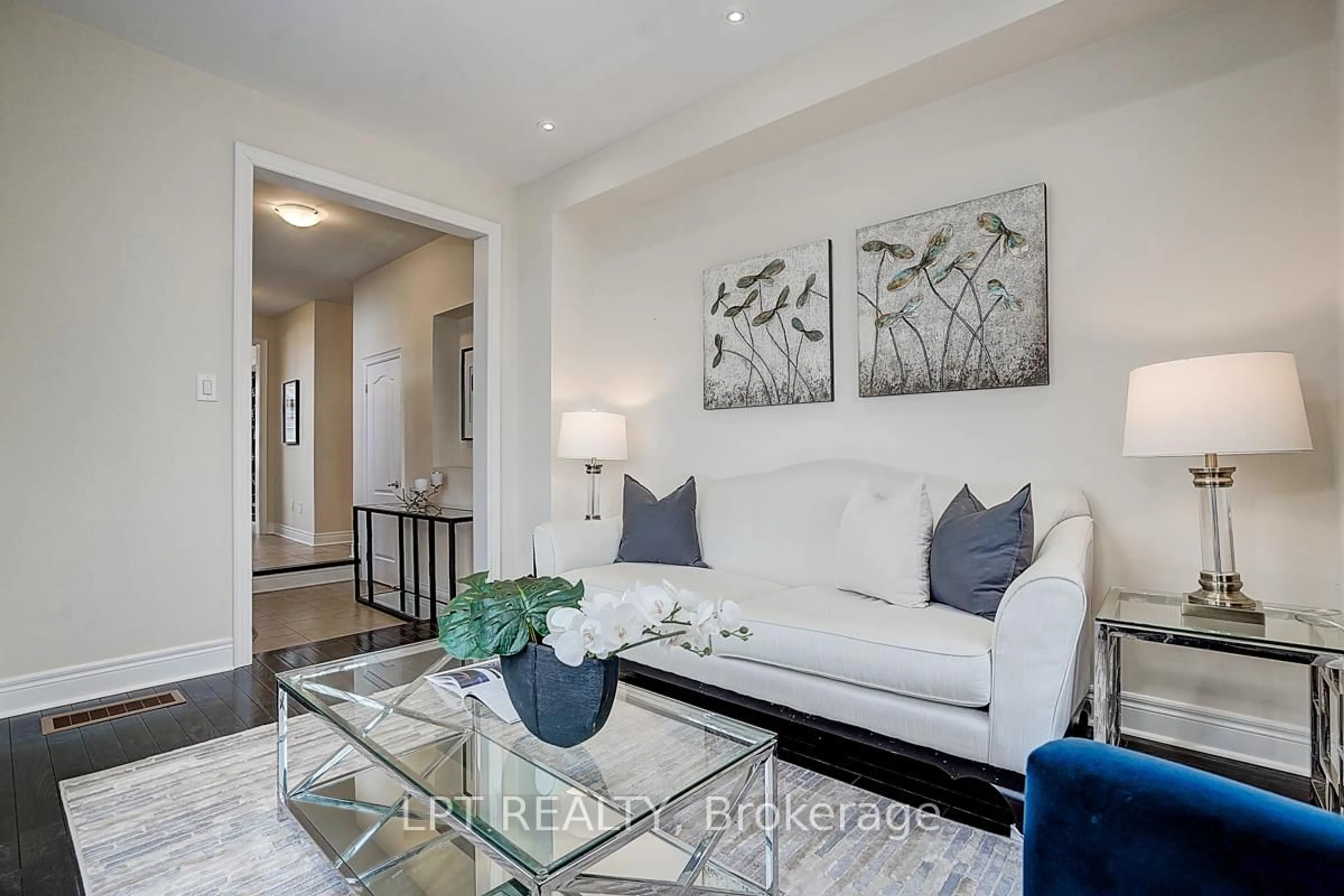 Living room with furniture, unknown for 116 Dunlop St, Richmond Hill Ontario L4C 0X1