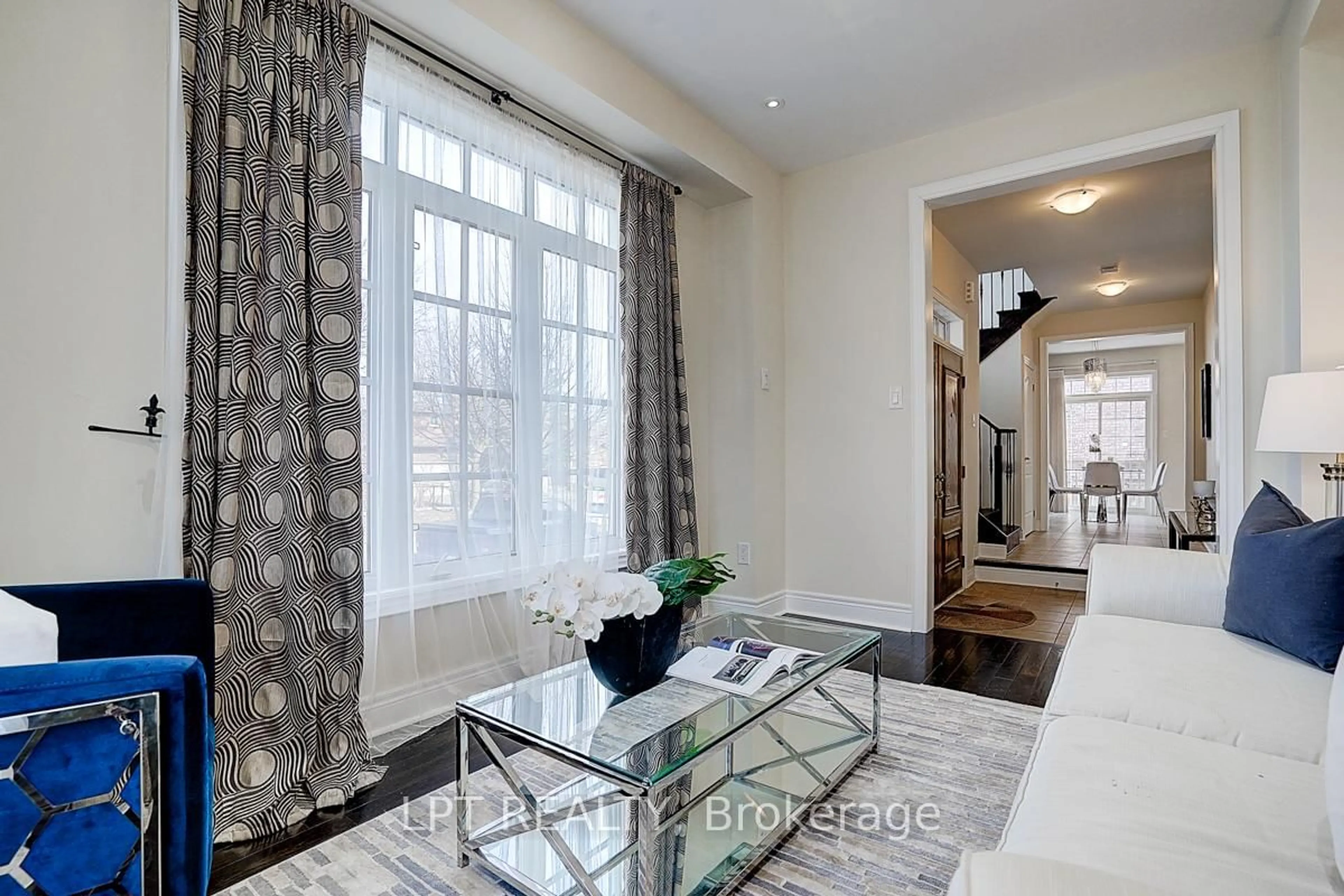 Unknown for 116 Dunlop St, Richmond Hill Ontario L4C 0X1