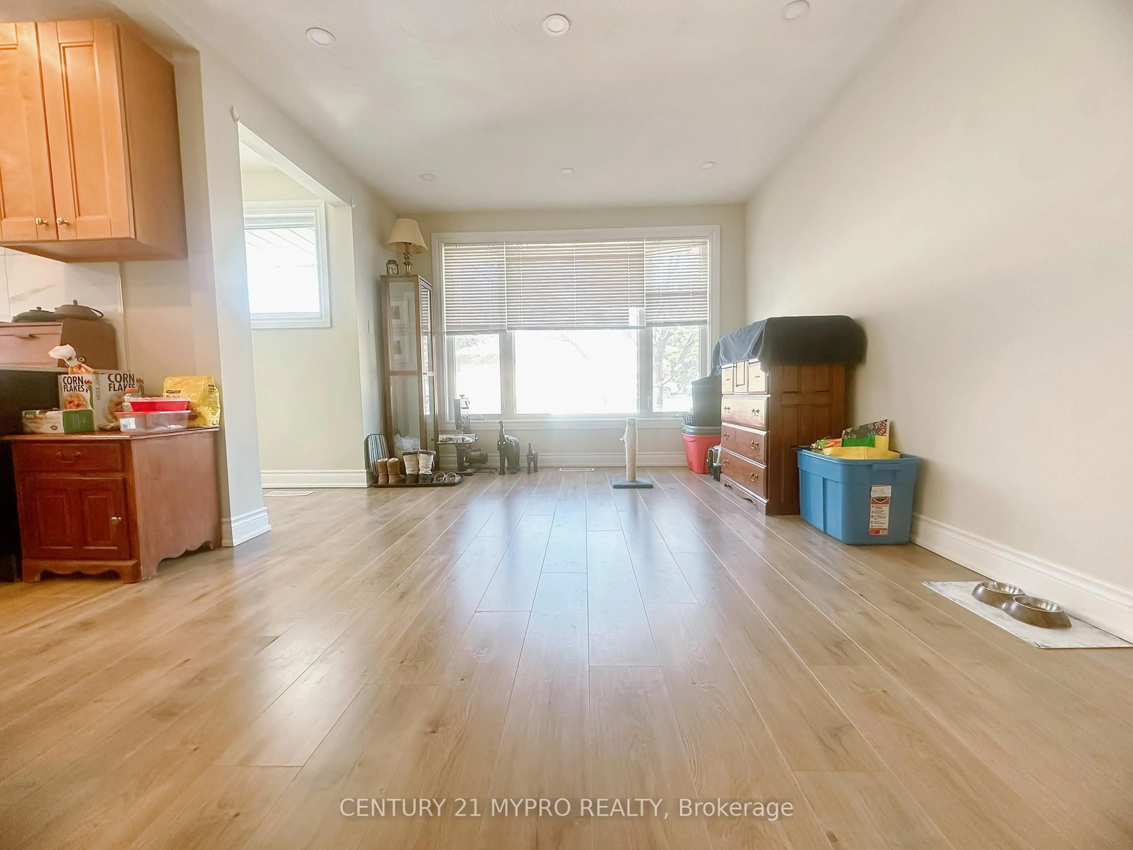 A pic of a room for 150 Maurice Crt, Newmarket Ontario L3Y 2W2