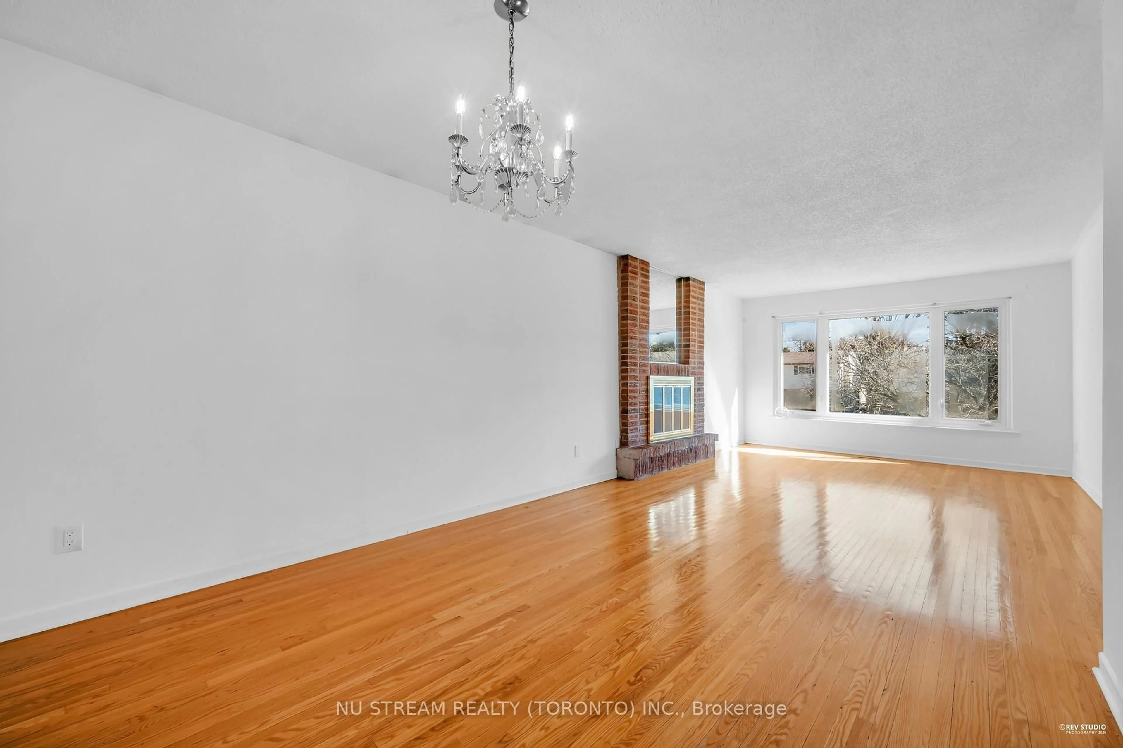 Unknown for 18 Emily Carr St, Markham Ontario L3R 2K4