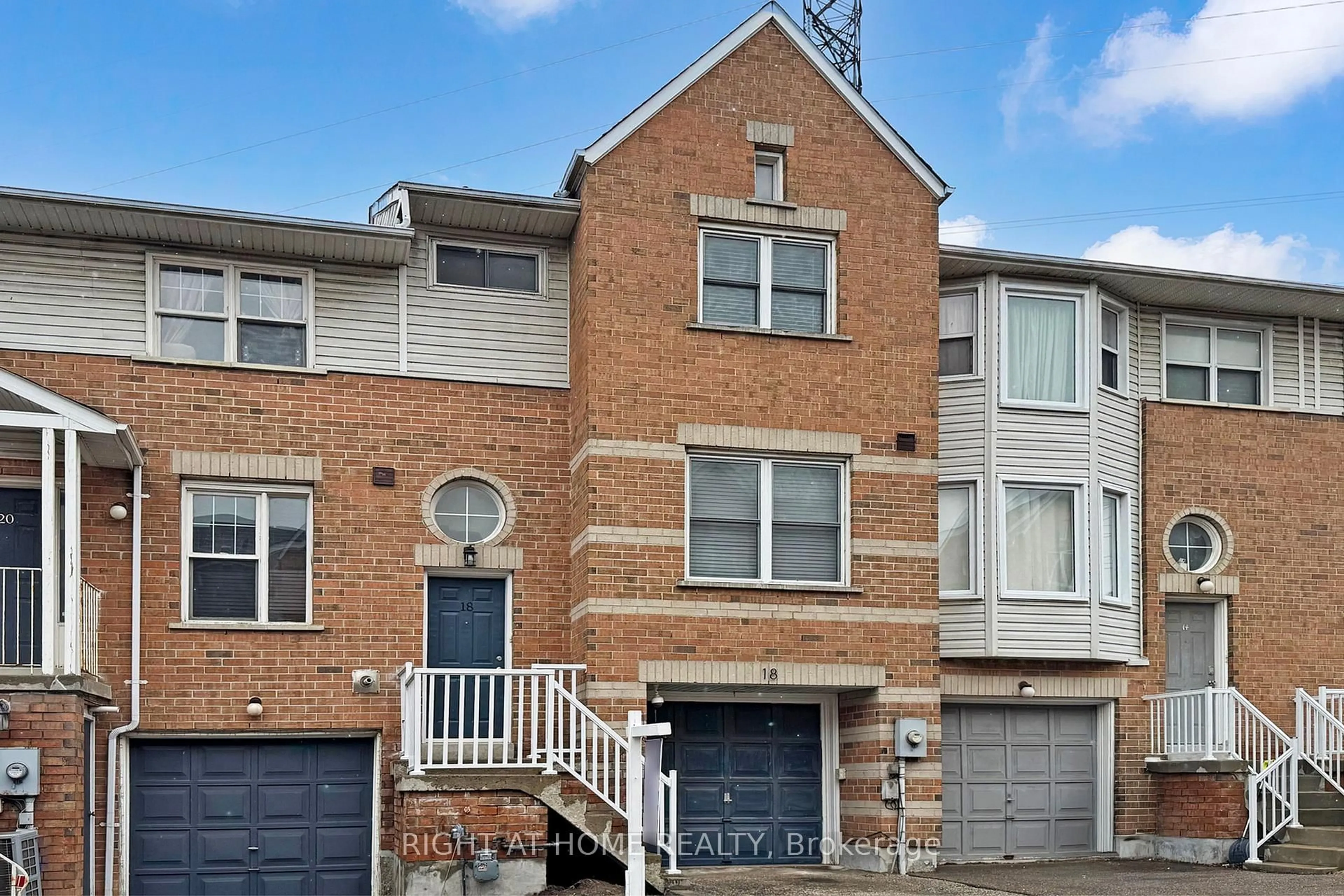 Home with brick exterior material, street for 18 Brandy Lane Way #63, Newmarket Ontario L3Y 8P7