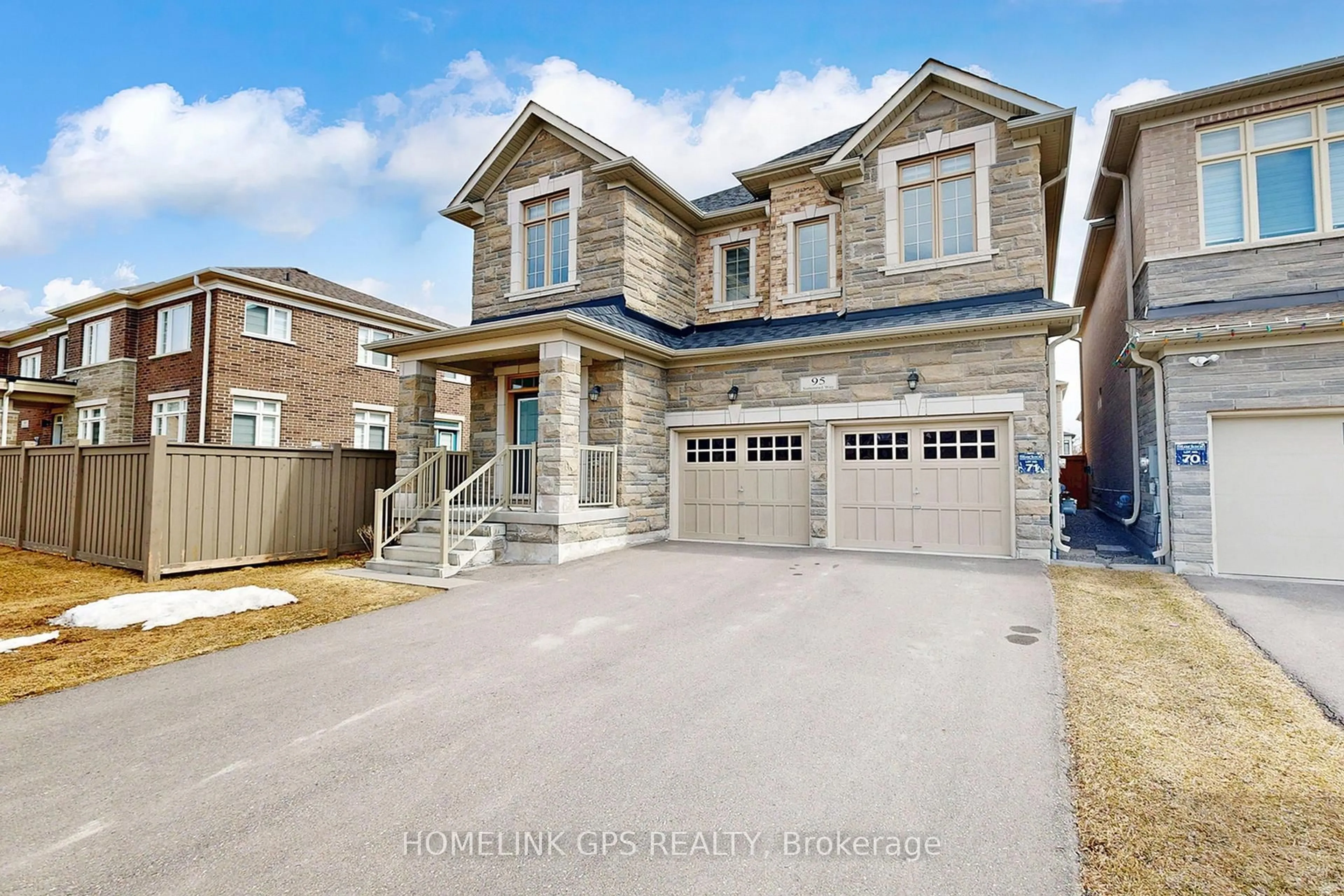 Home with brick exterior material, street for 95 Suttonrail Way, Whitchurch-Stouffville Ontario L4A 0E4