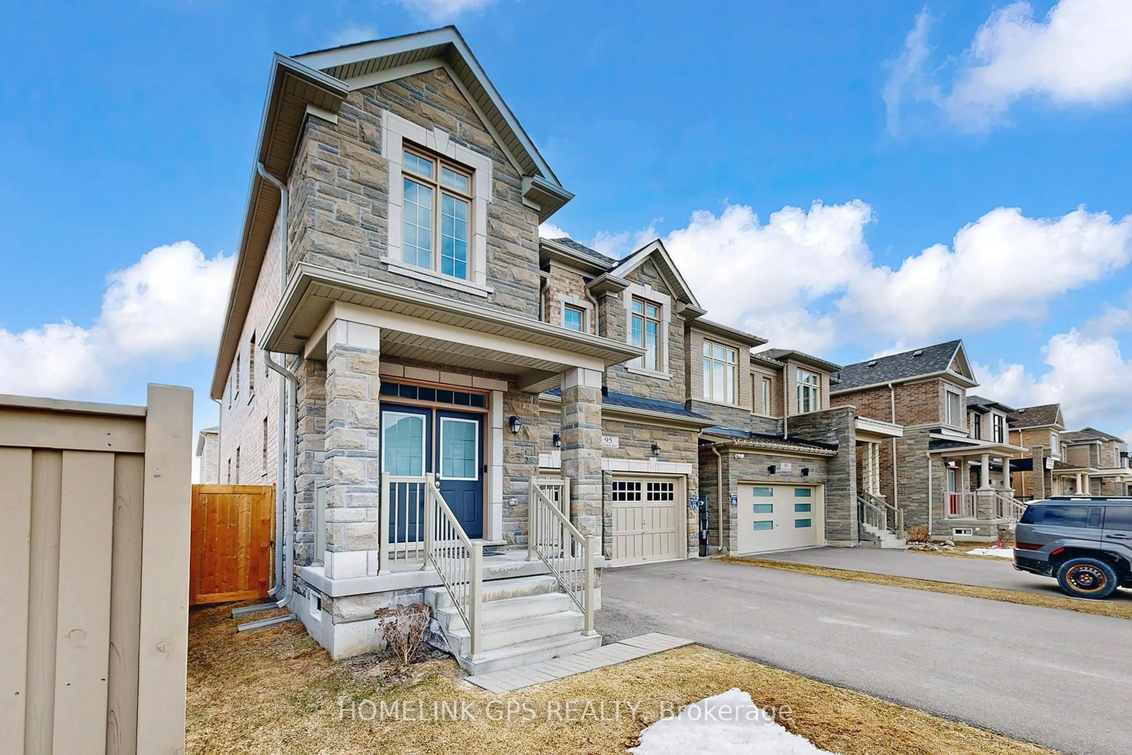 Home with brick exterior material, street for 95 Suttonrail Way, Whitchurch-Stouffville Ontario L4A 0E4