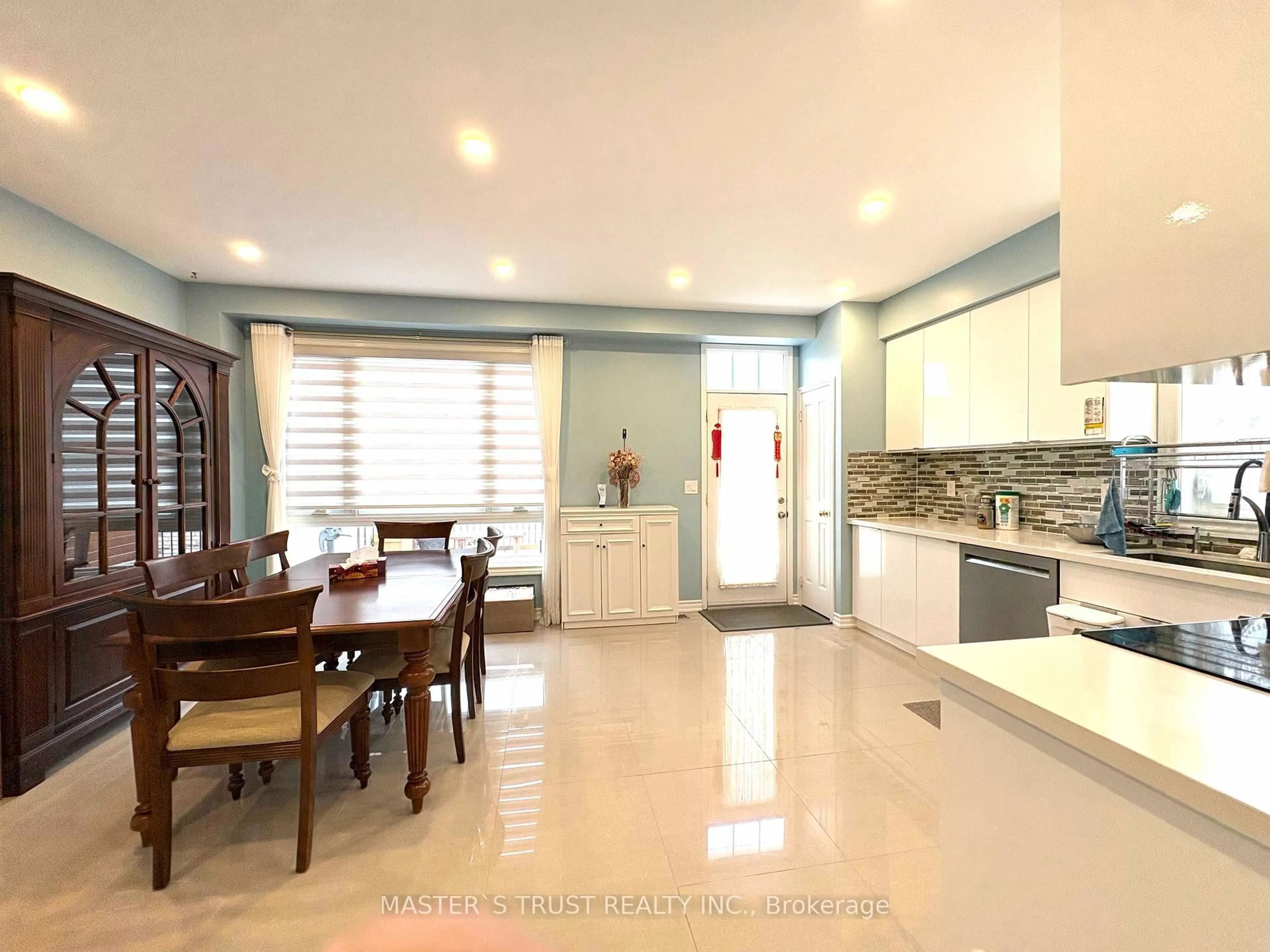 Open concept kitchen, ceramic/tile floor for 55 Russell Hill Rd, Markham Ontario L6C 2M5