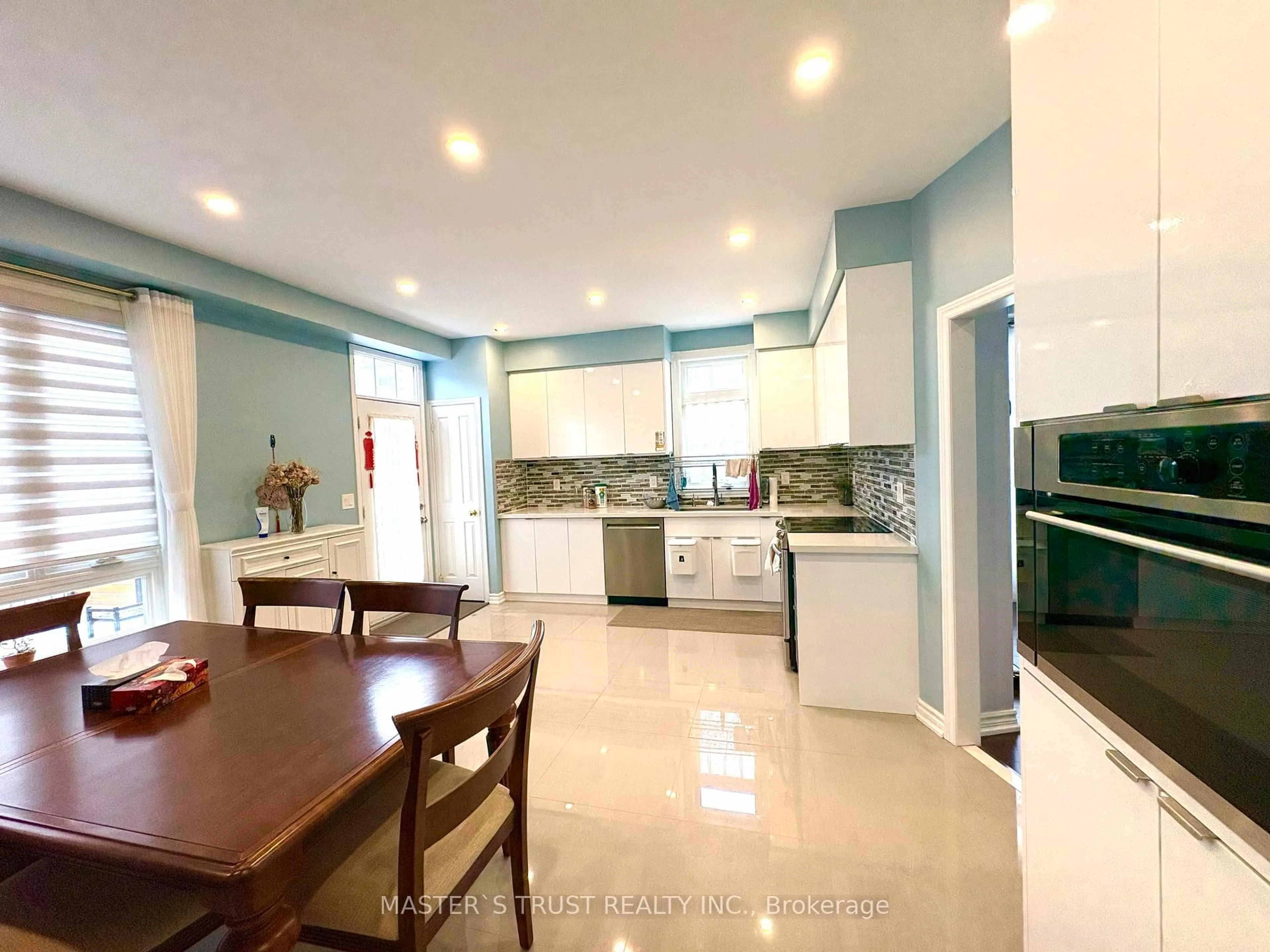 Open concept kitchen, ceramic/tile floor for 55 Russell Hill Rd, Markham Ontario L6C 2M5