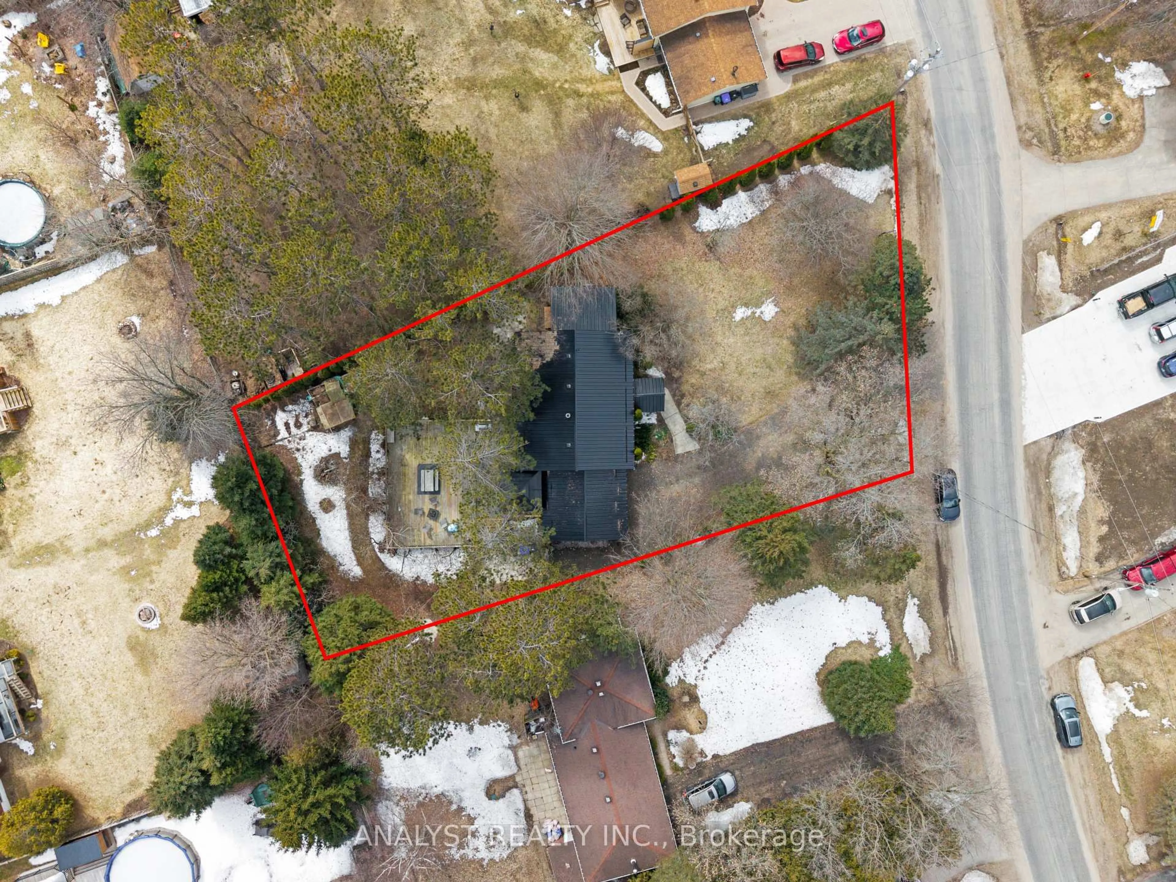 A pic from outside/outdoor area/front of a property/back of a property/a pic from drone, street for 19 Pine Park Blvd, Adjala-Tosorontio Ontario L0M 1J0