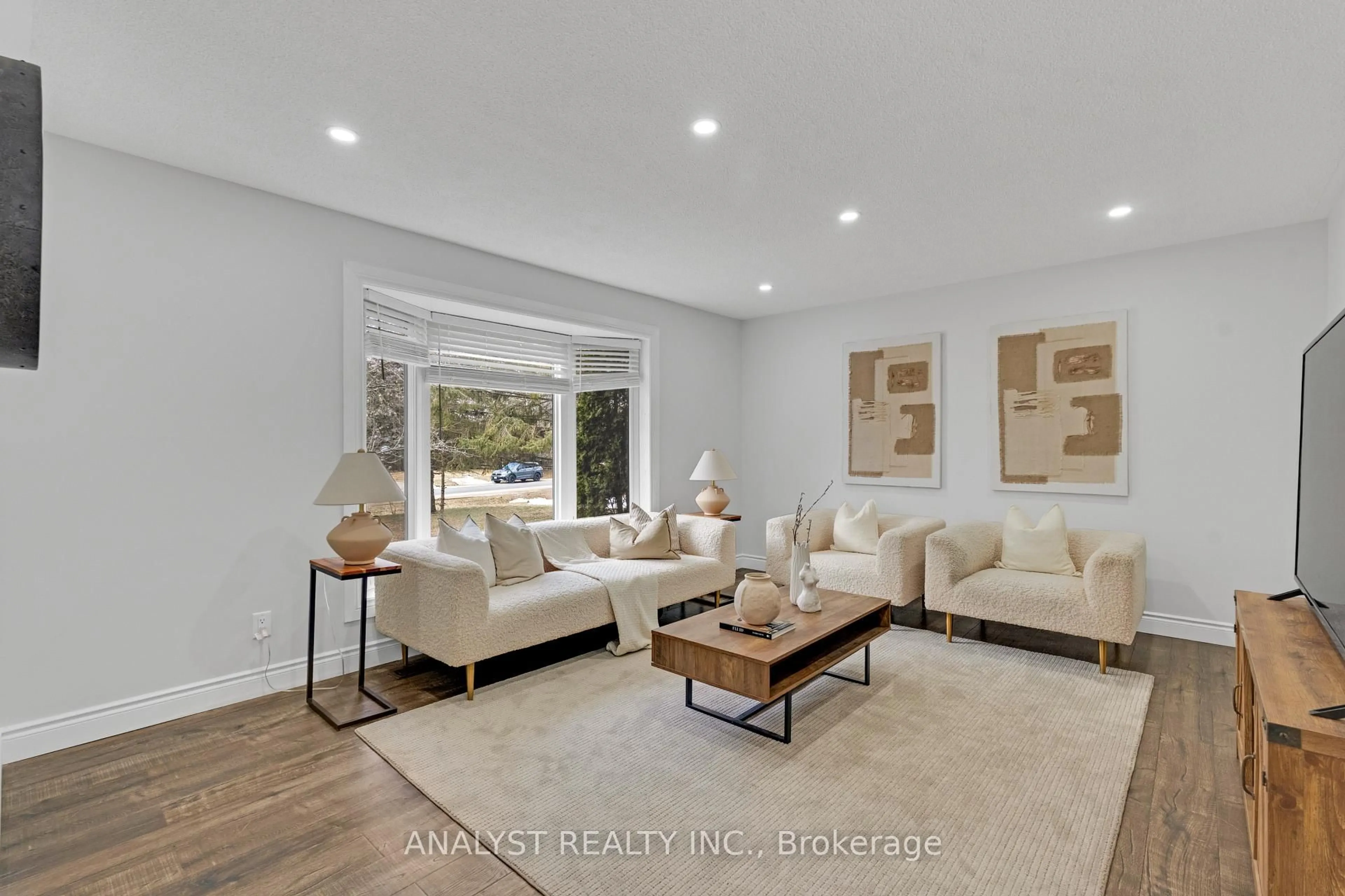 Living room with furniture, unknown for 19 Pine Park Blvd, Adjala-Tosorontio Ontario L0M 1J0