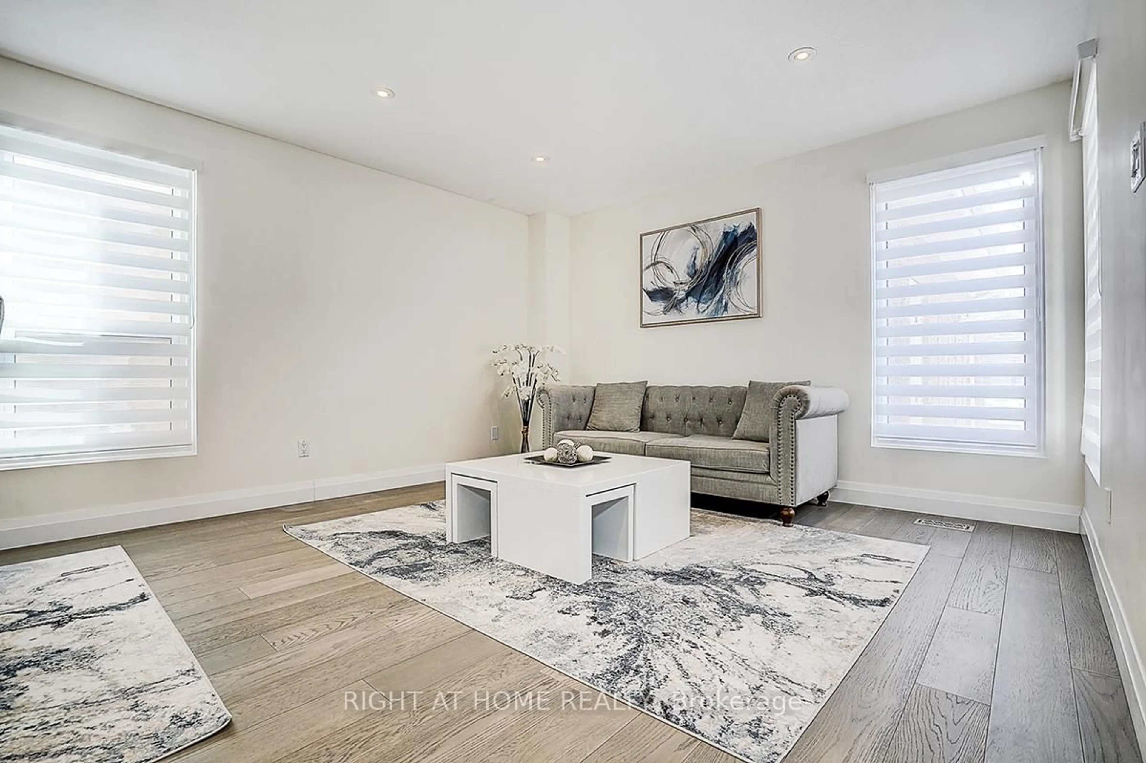 Living room with furniture, unknown for 32 Macauley Dr, Markham Ontario L3T 5S5