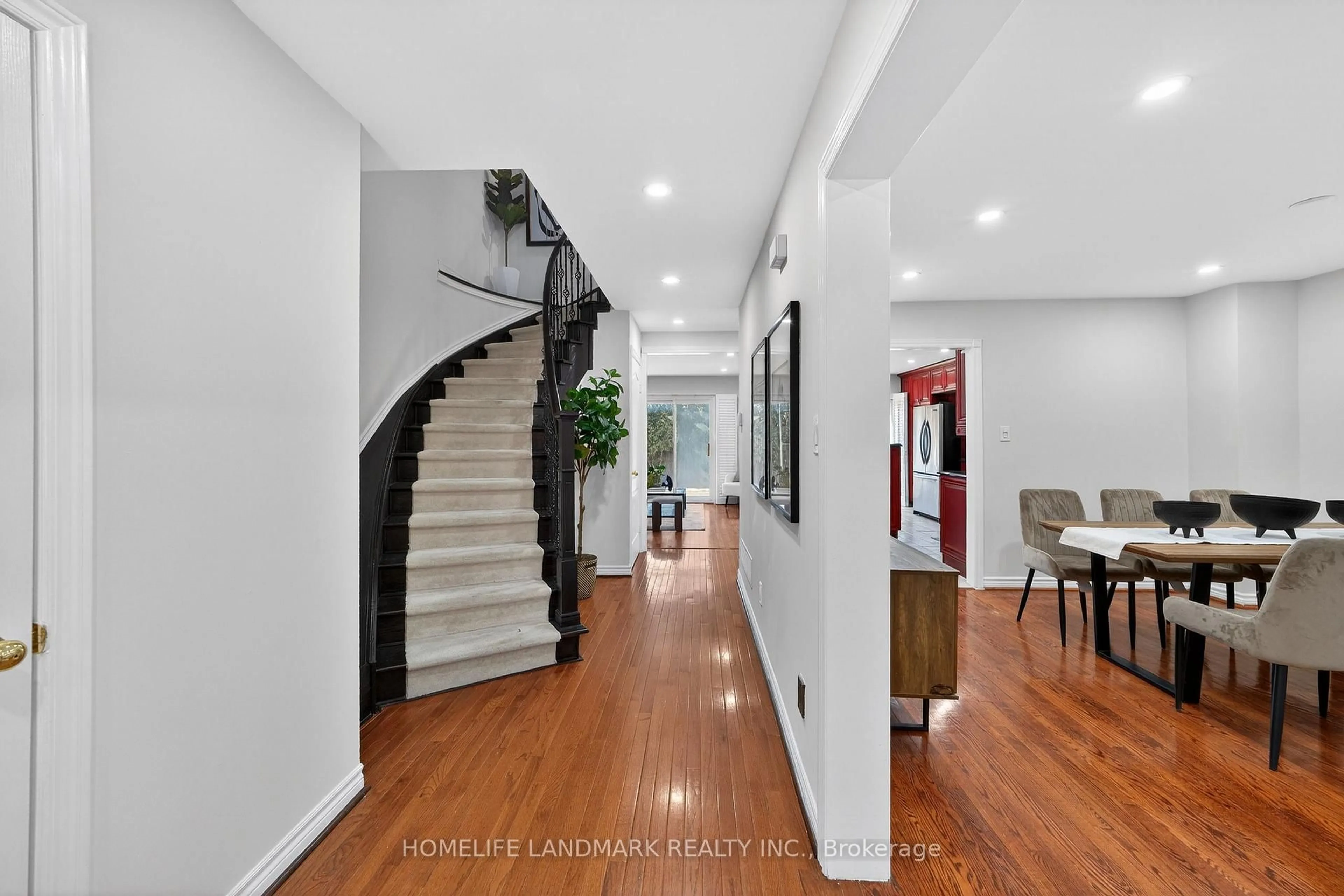 Indoor foyer for 120 Brookmill Dr, Vaughan Ontario L4J 6M2