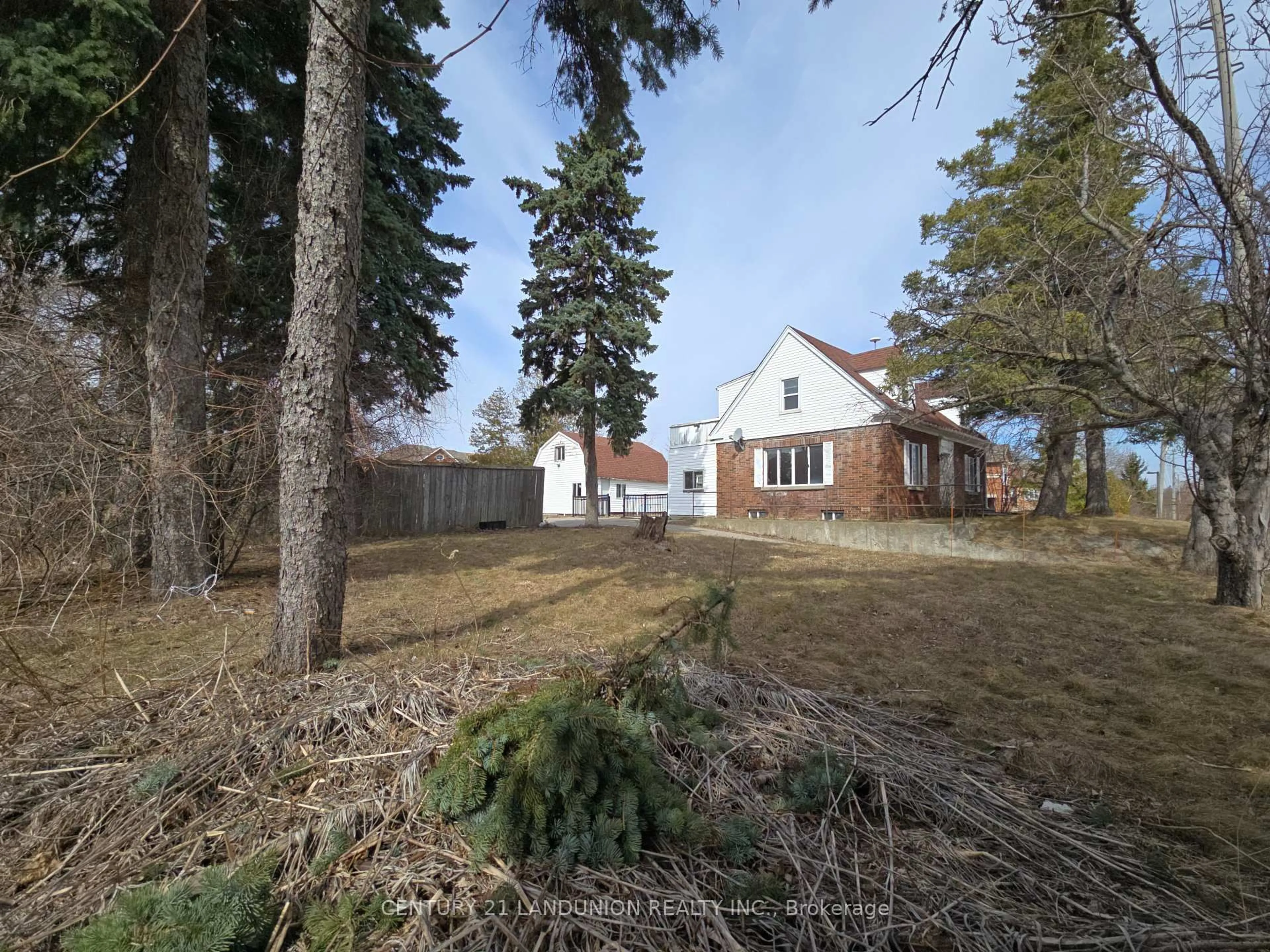 A pic from outside/outdoor area/front of a property/back of a property/a pic from drone, forest/trees view for 11960 Yonge St, Richmond Hill Ontario L4E 3N6