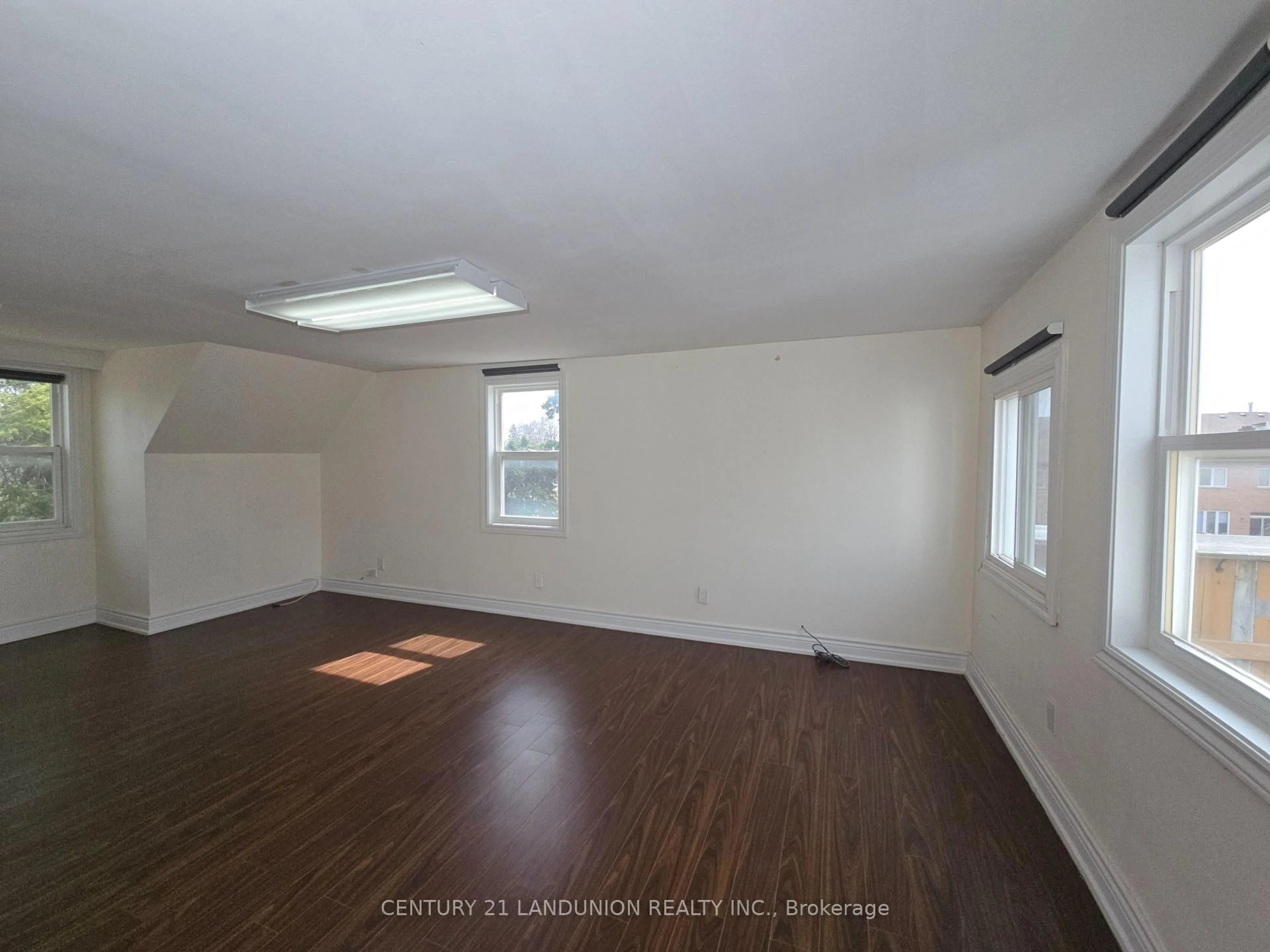 A pic of a room for 11960 Yonge St, Richmond Hill Ontario L4E 3N6