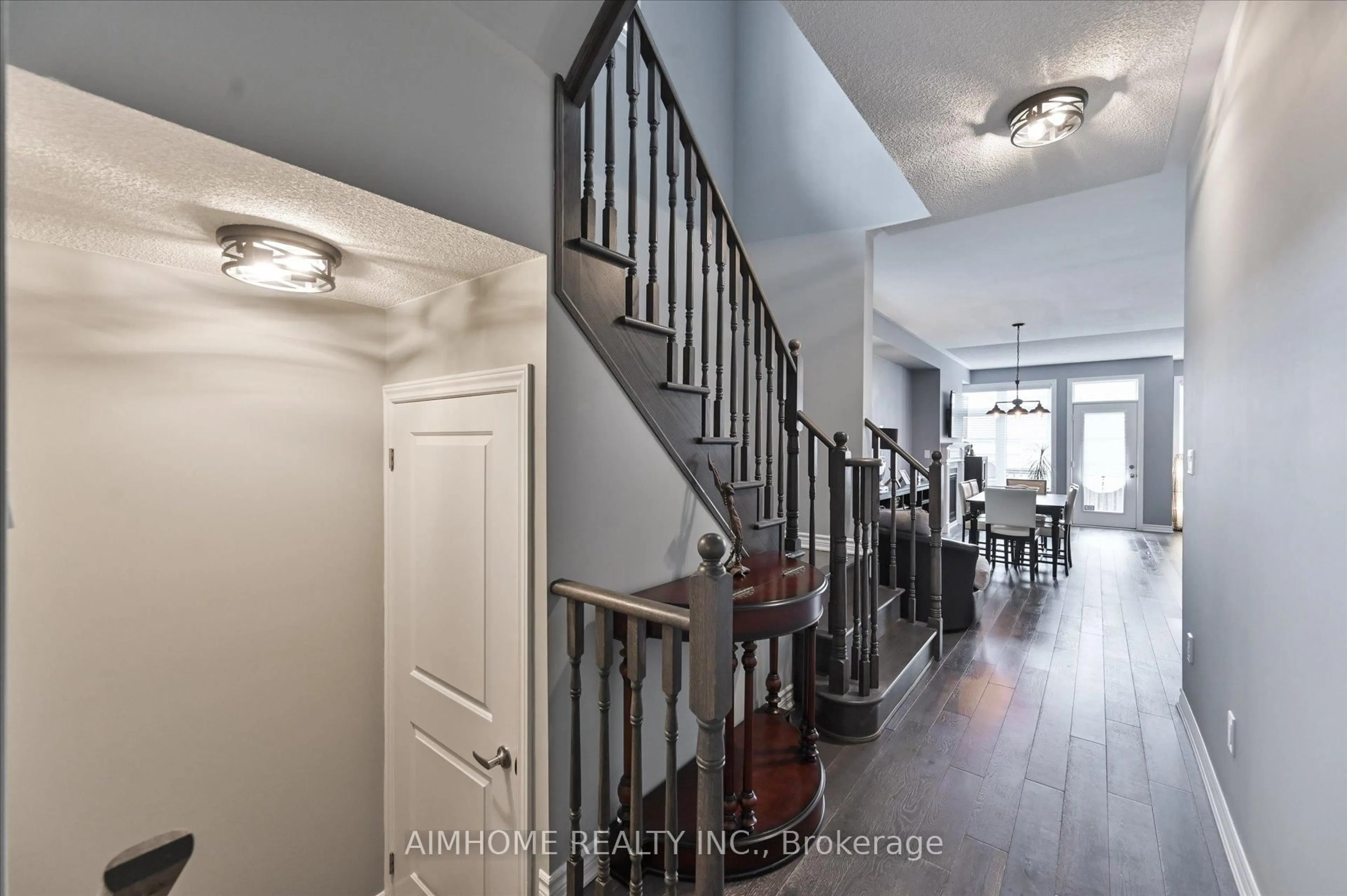 Indoor entryway for 52 vedette Way, Vaughan Ontario L4H 4K2