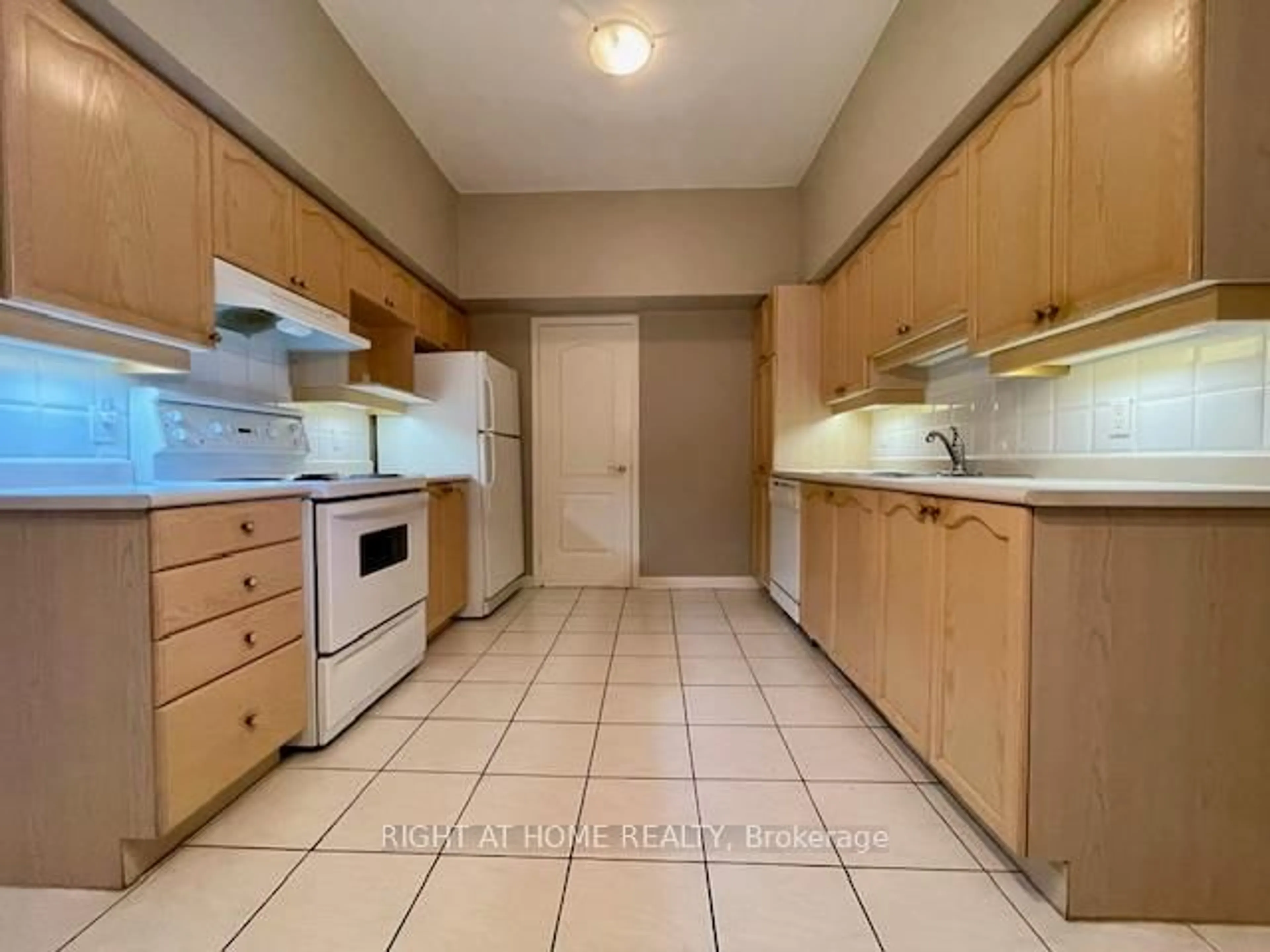 Standard kitchen, ceramic/tile floor for 2506 Rutherford Rd #501, Vaughan Ontario L4K 5N4
