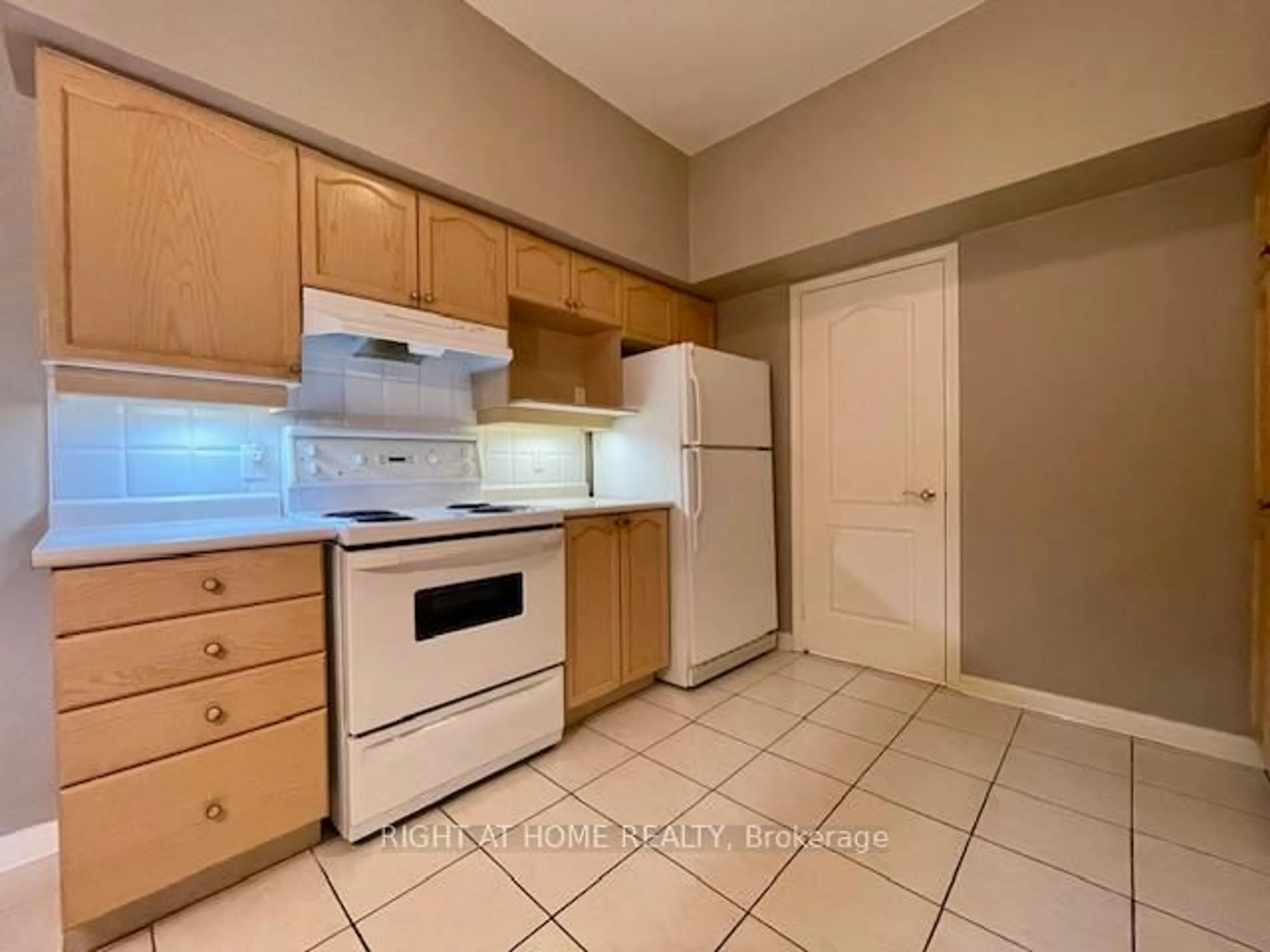 Standard kitchen, unknown for 2506 Rutherford Rd #501, Vaughan Ontario L4K 5N4