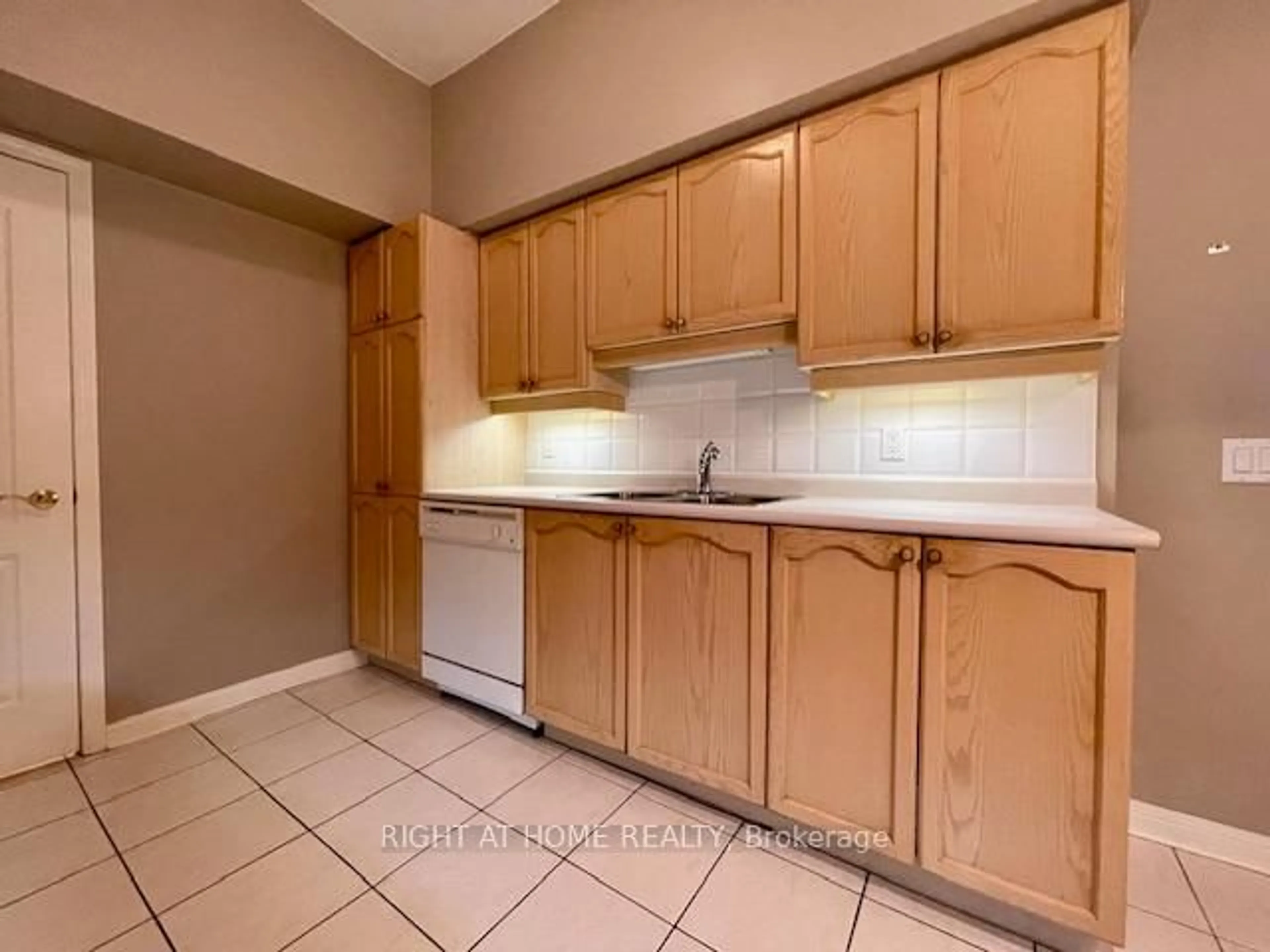 Standard kitchen, unknown for 2506 Rutherford Rd #501, Vaughan Ontario L4K 5N4
