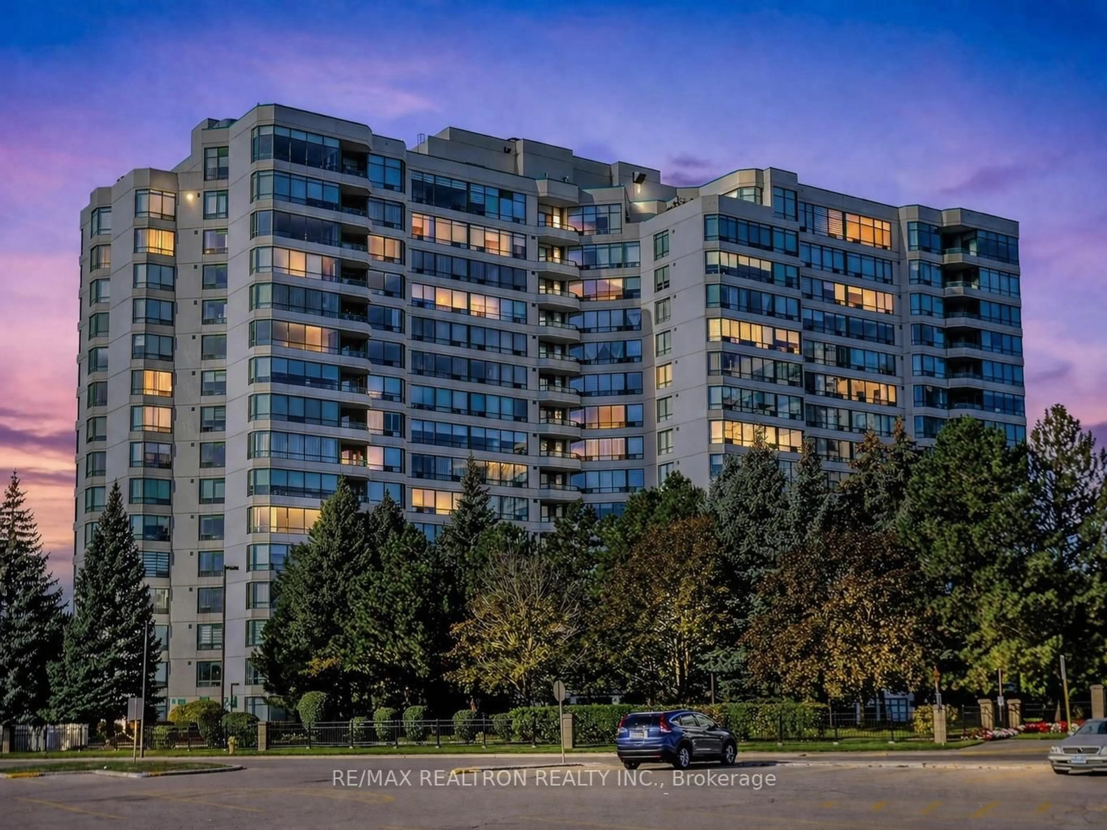 A pic from outside/outdoor area/front of a property/back of a property/a pic from drone, city buildings view from balcony for 110 Promenade Circ #808, Vaughan Ontario L4J 7W8