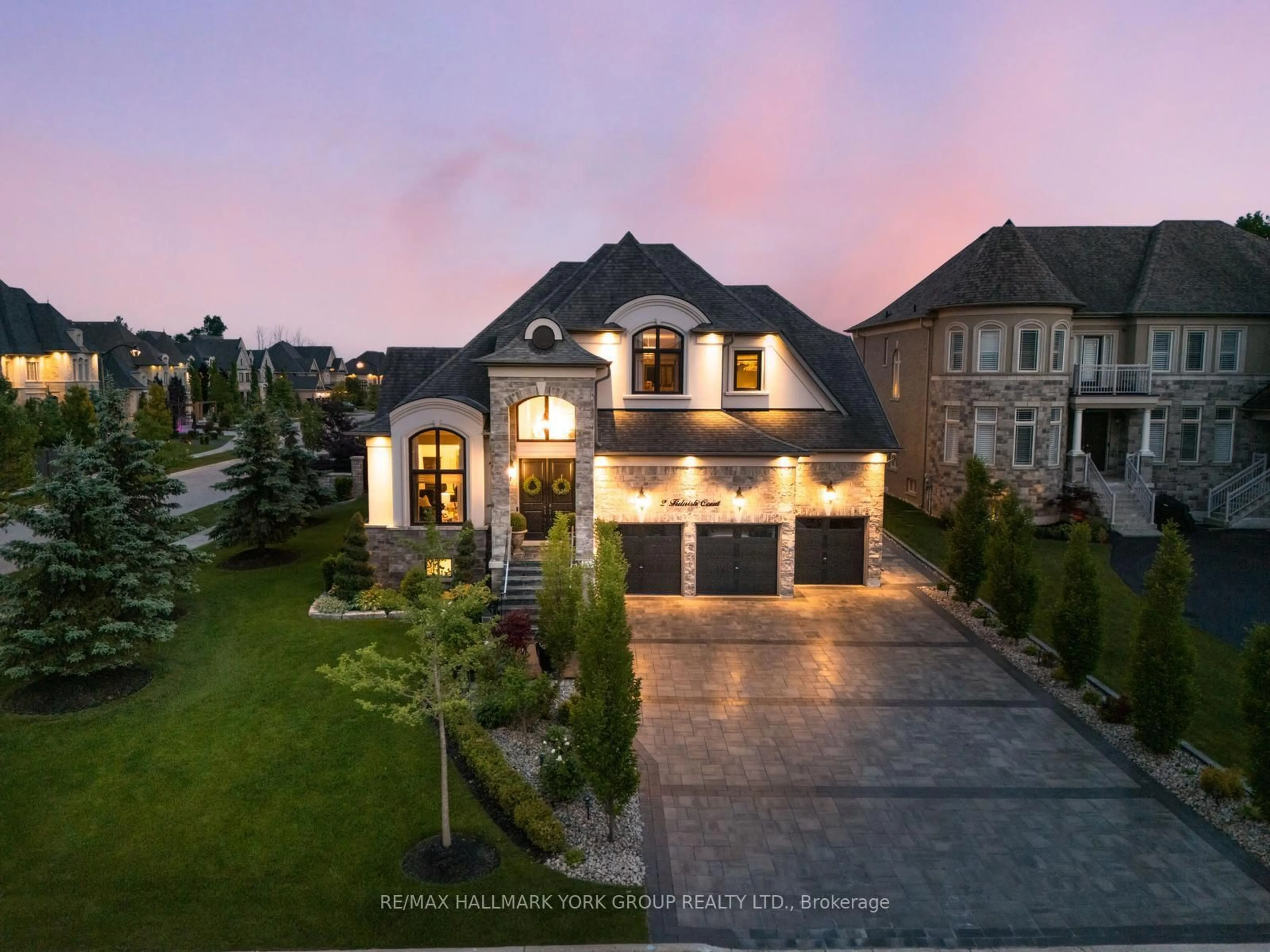 A pic from outside/outdoor area/front of a property/back of a property/a pic from drone, street for 2 Tidnish Crt, King Ontario L7B 0A1