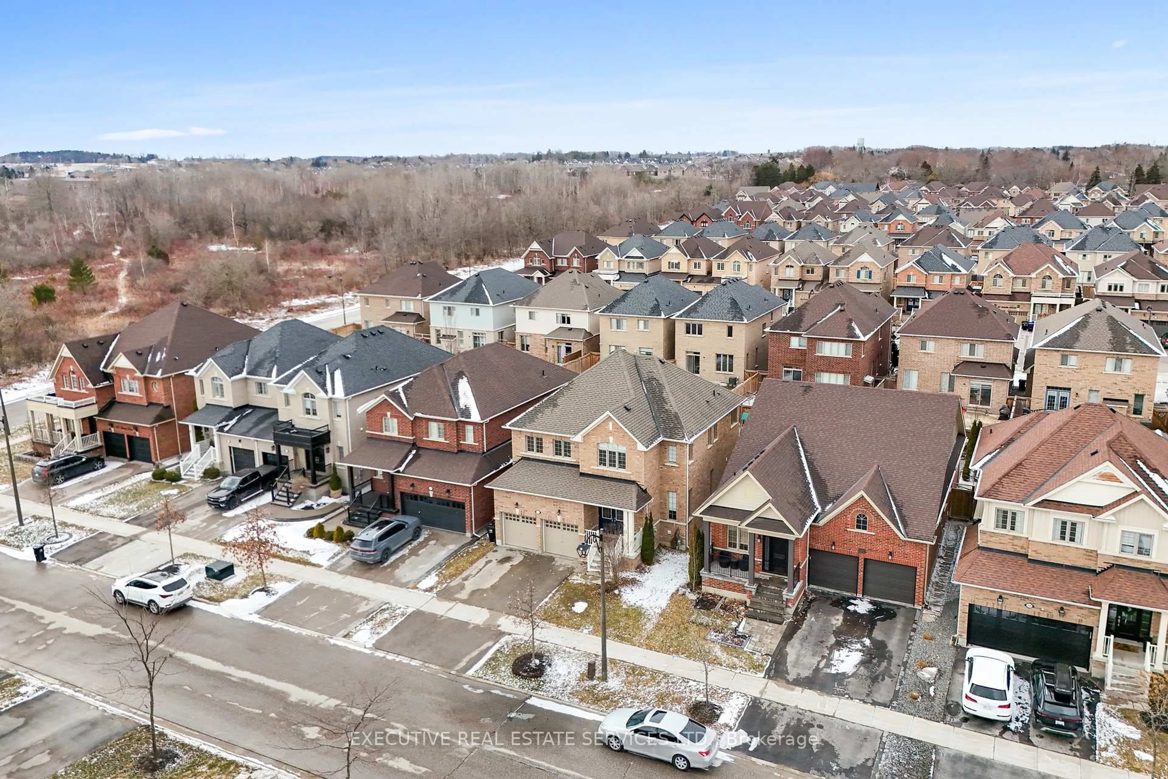 A pic from outside/outdoor area/front of a property/back of a property/a pic from drone, unknown for 112 Turner Dr, New Tecumseth Ontario L0G 1W0