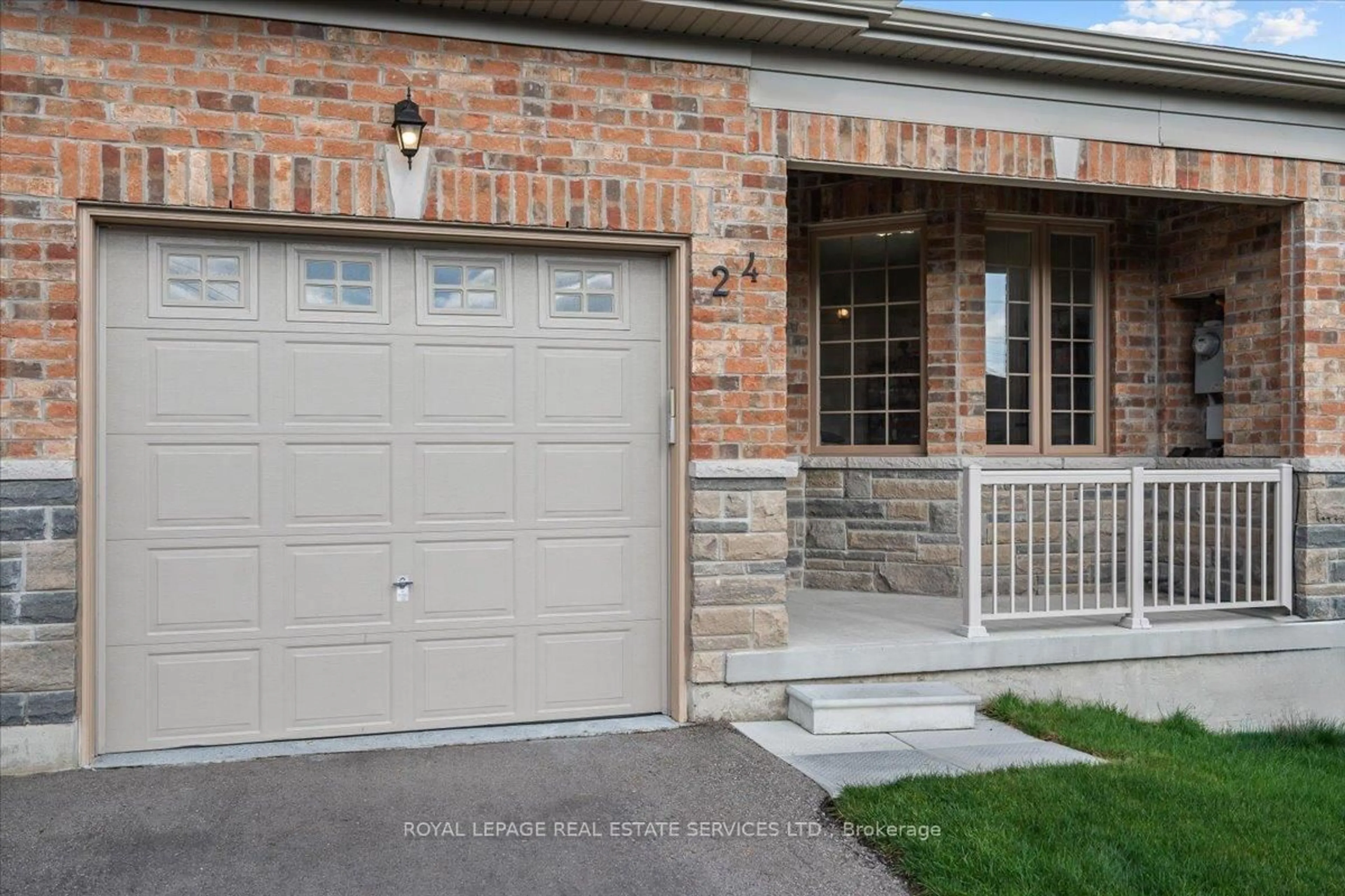 Home with brick exterior material, street for 24 Gilroy Crt, New Tecumseth Ontario L9R 0K8