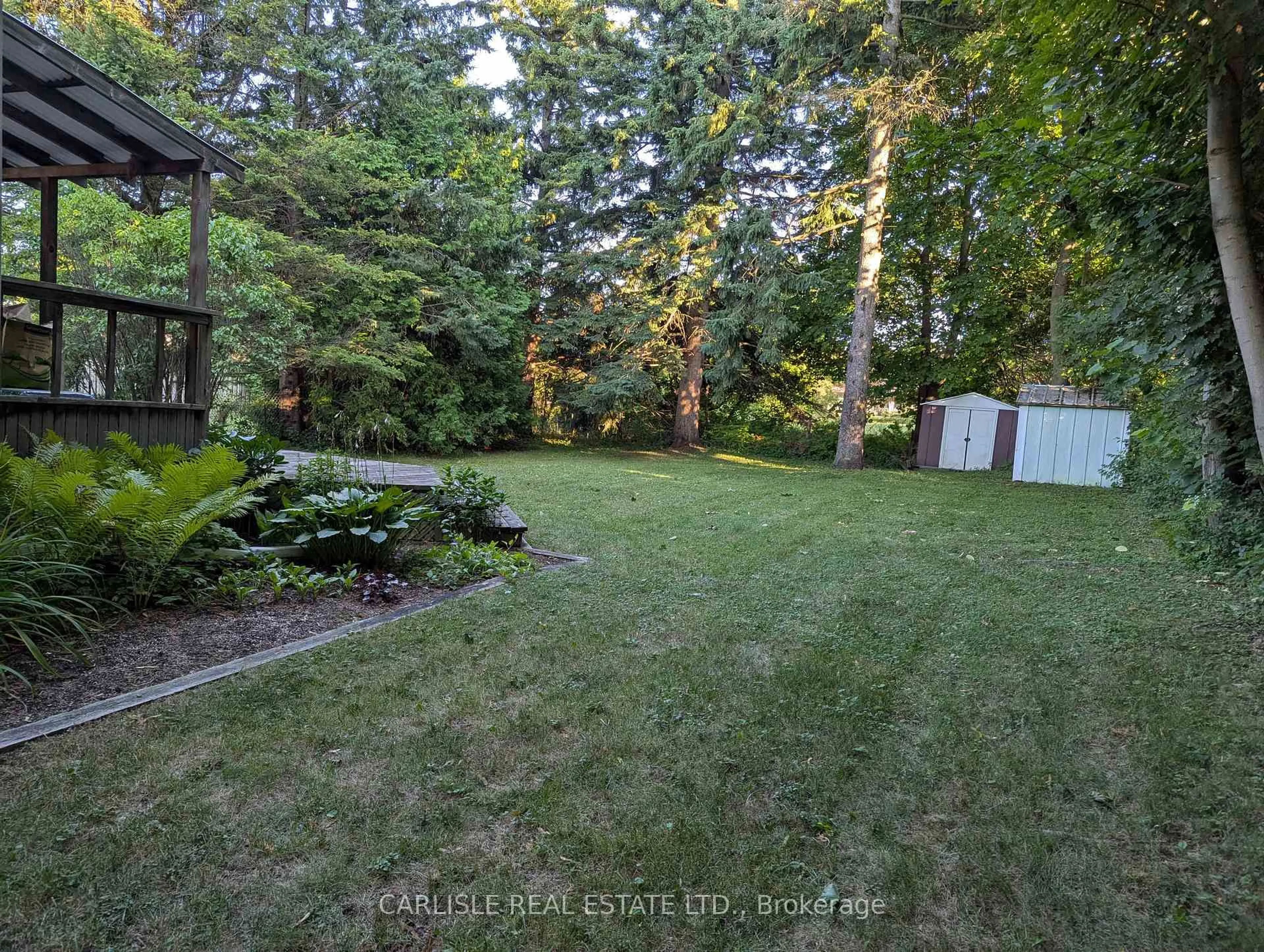 A pic from outside/outdoor area/front of a property/back of a property/a pic from drone, forest/trees view for 9 George St, Richmond Hill Ontario L4E 2T4