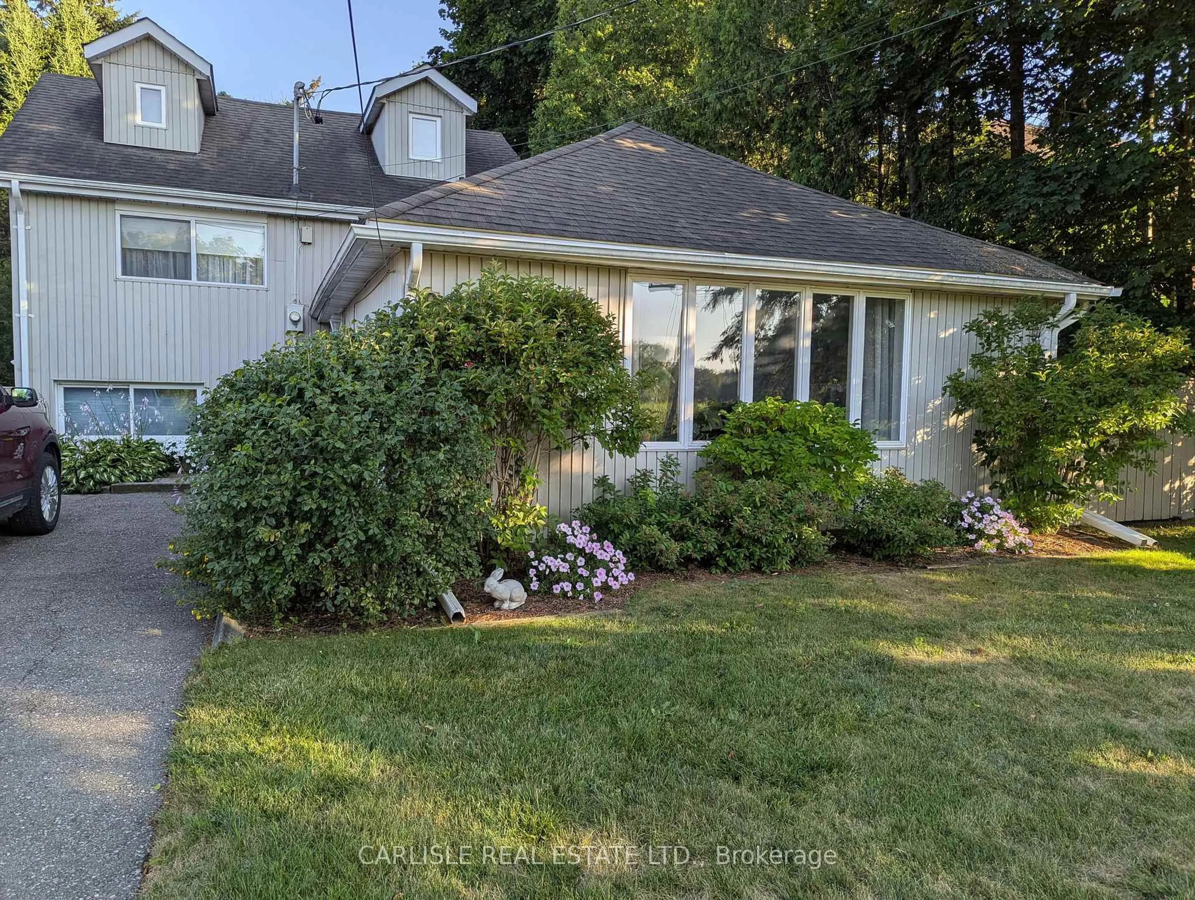 A pic from outside/outdoor area/front of a property/back of a property/a pic from drone, street for 9 George St, Richmond Hill Ontario L4E 2T4