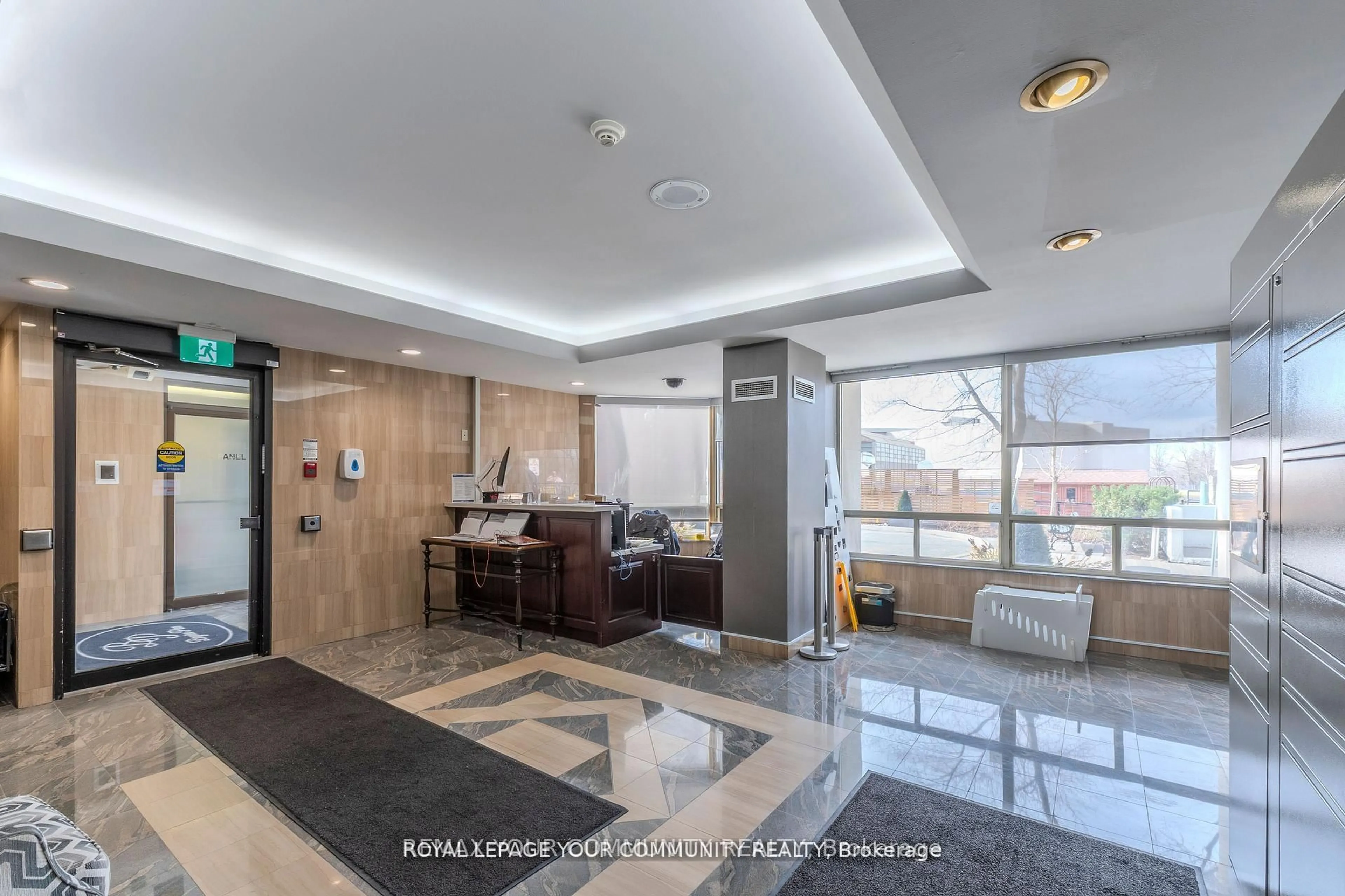 Lobby for 8501 Bayview Ave #1002, Richmond Hill Ontario L4B 3J7