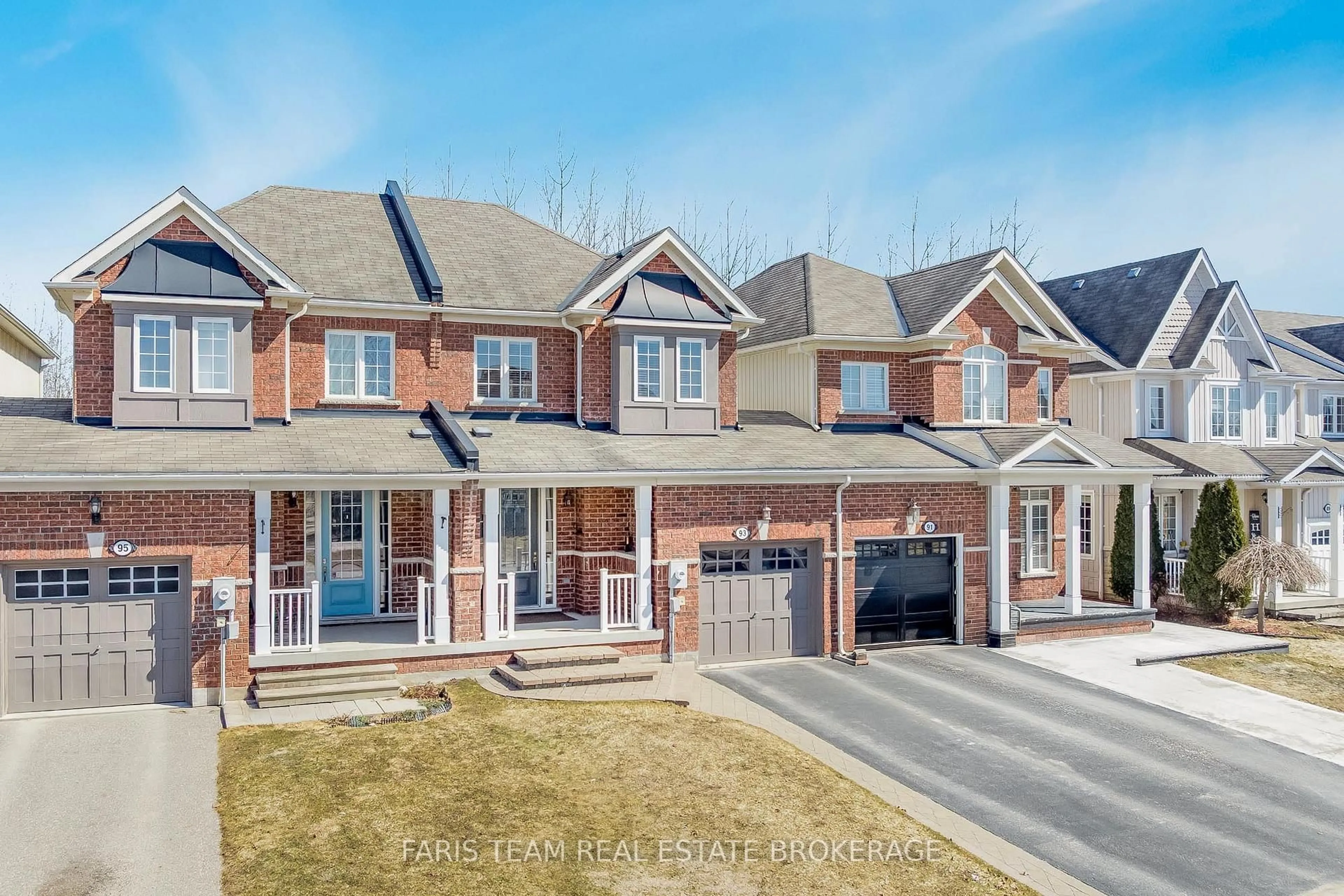 A pic from outside/outdoor area/front of a property/back of a property/a pic from drone, street for 93 Collier Cres, Essa Ontario L3W 0M8