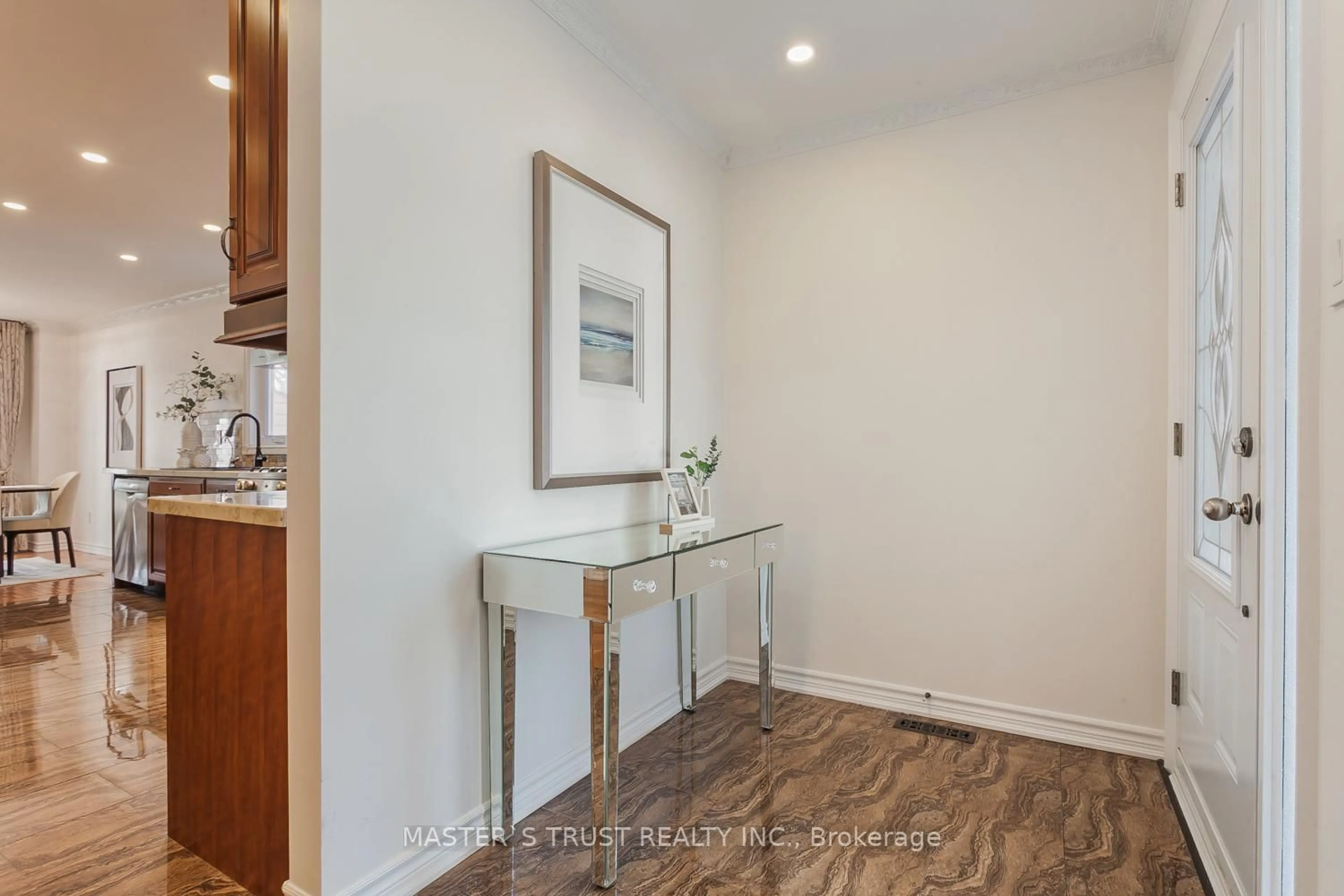 Indoor entryway for 97 Pauline Crt, Vaughan Ontario L4K 3G8