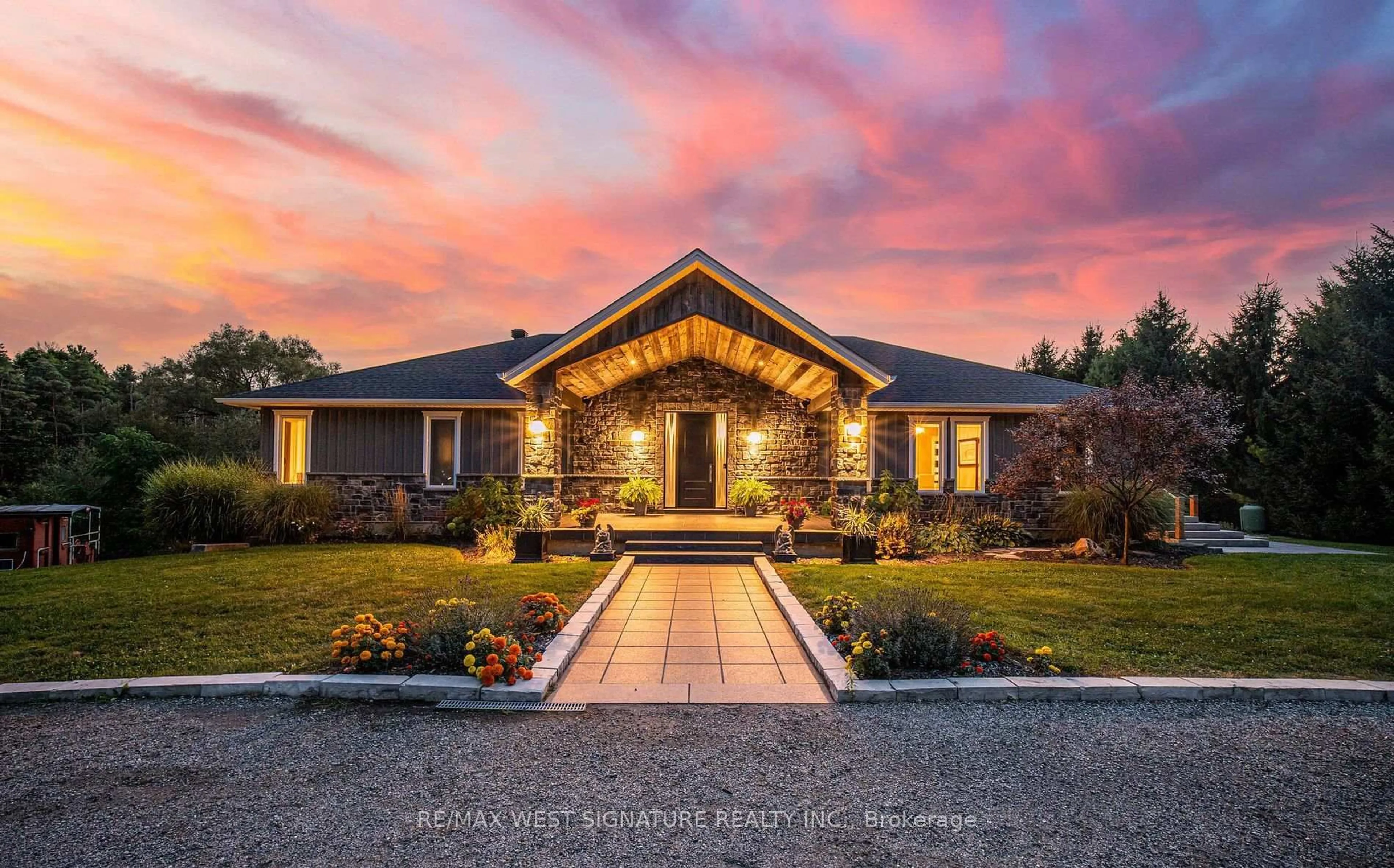 Home with brick exterior material, unknown for 16070 Keele St, King Ontario L7B 0J9