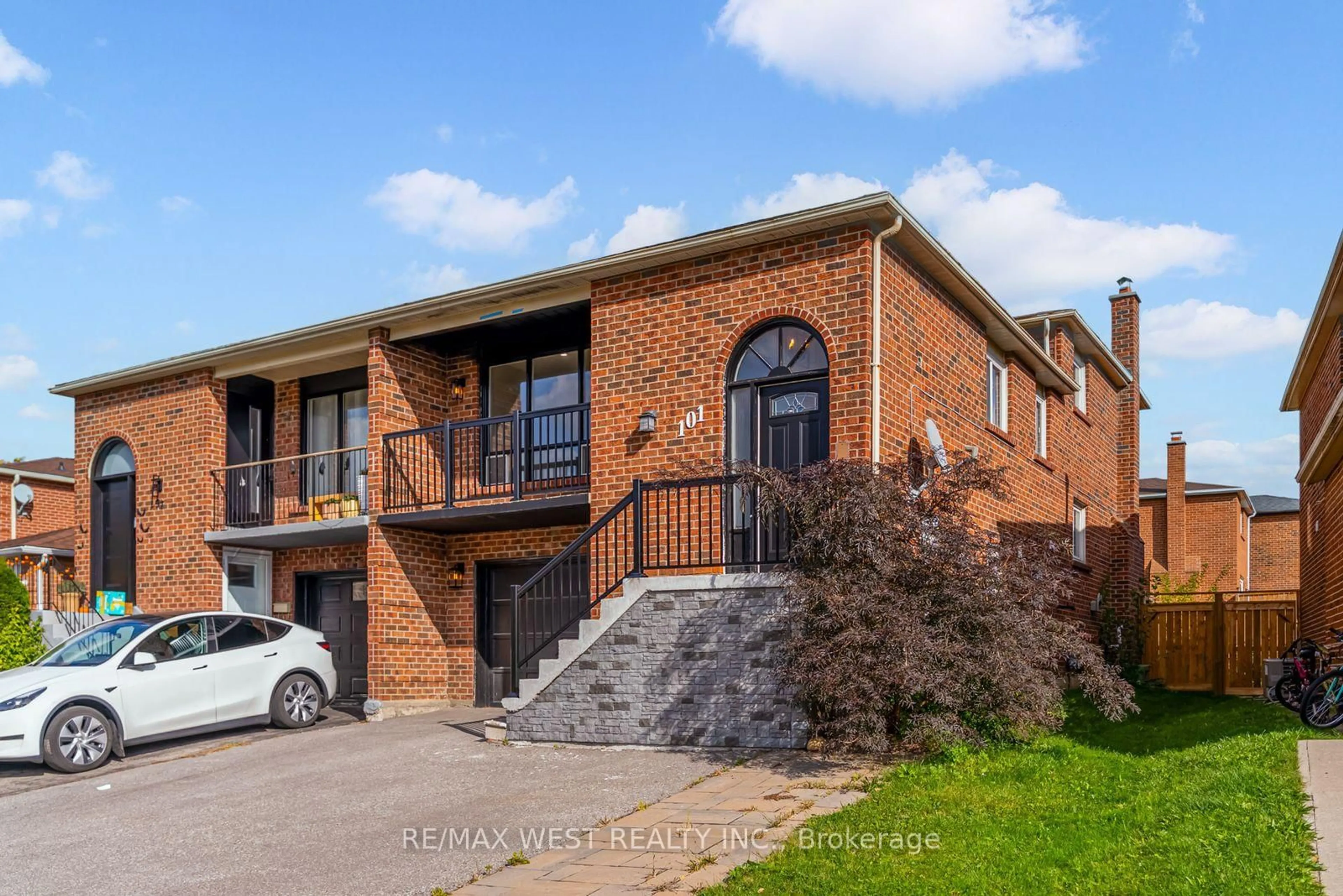 Home with brick exterior material, street for 101 Tall Grass Tr, Vaughan Ontario L4L 3J3