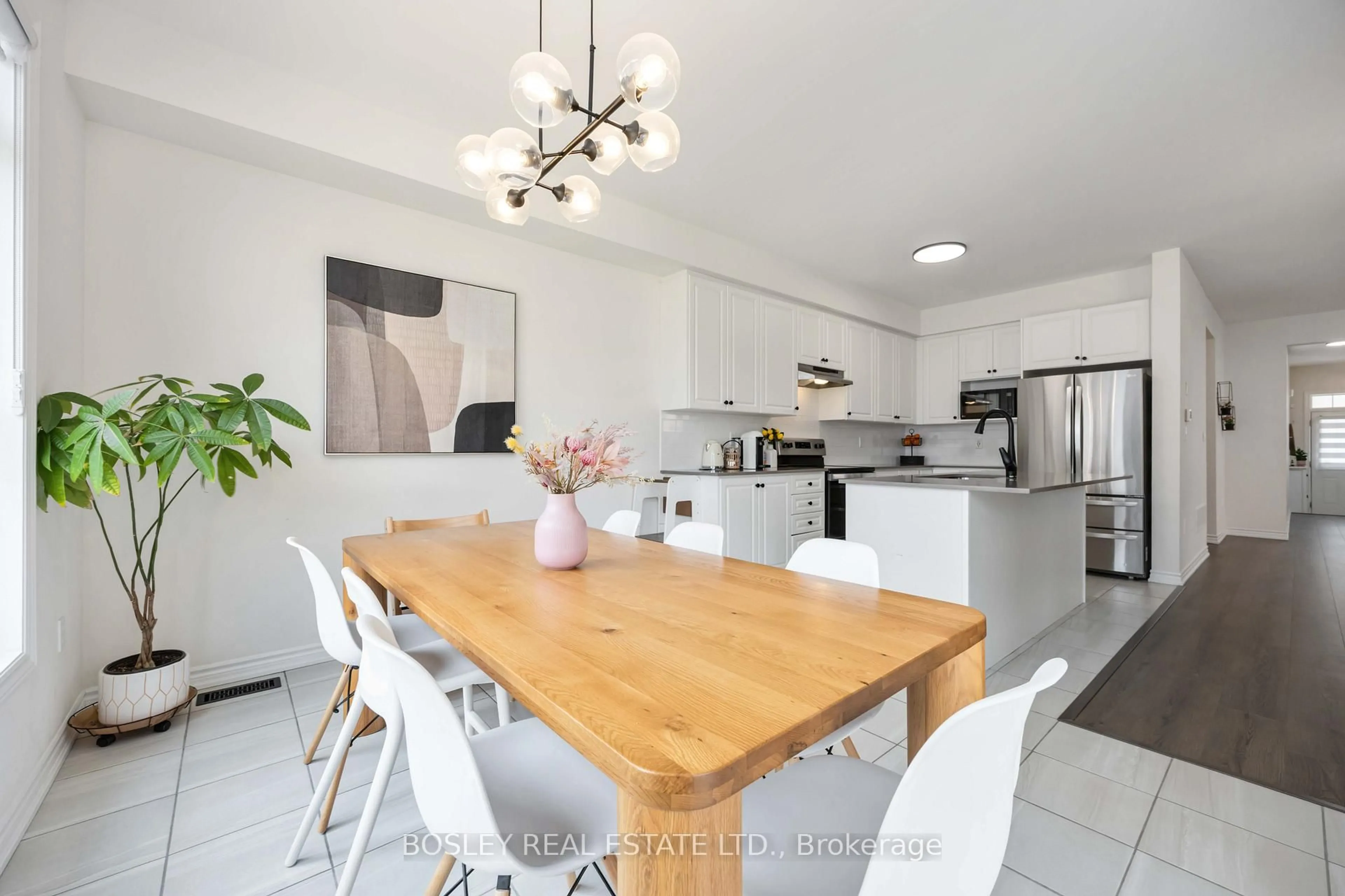 Open concept kitchen, unknown for 29 Ferragine Cres, Bradford West Gwillimbury Ontario L3Z 4J9