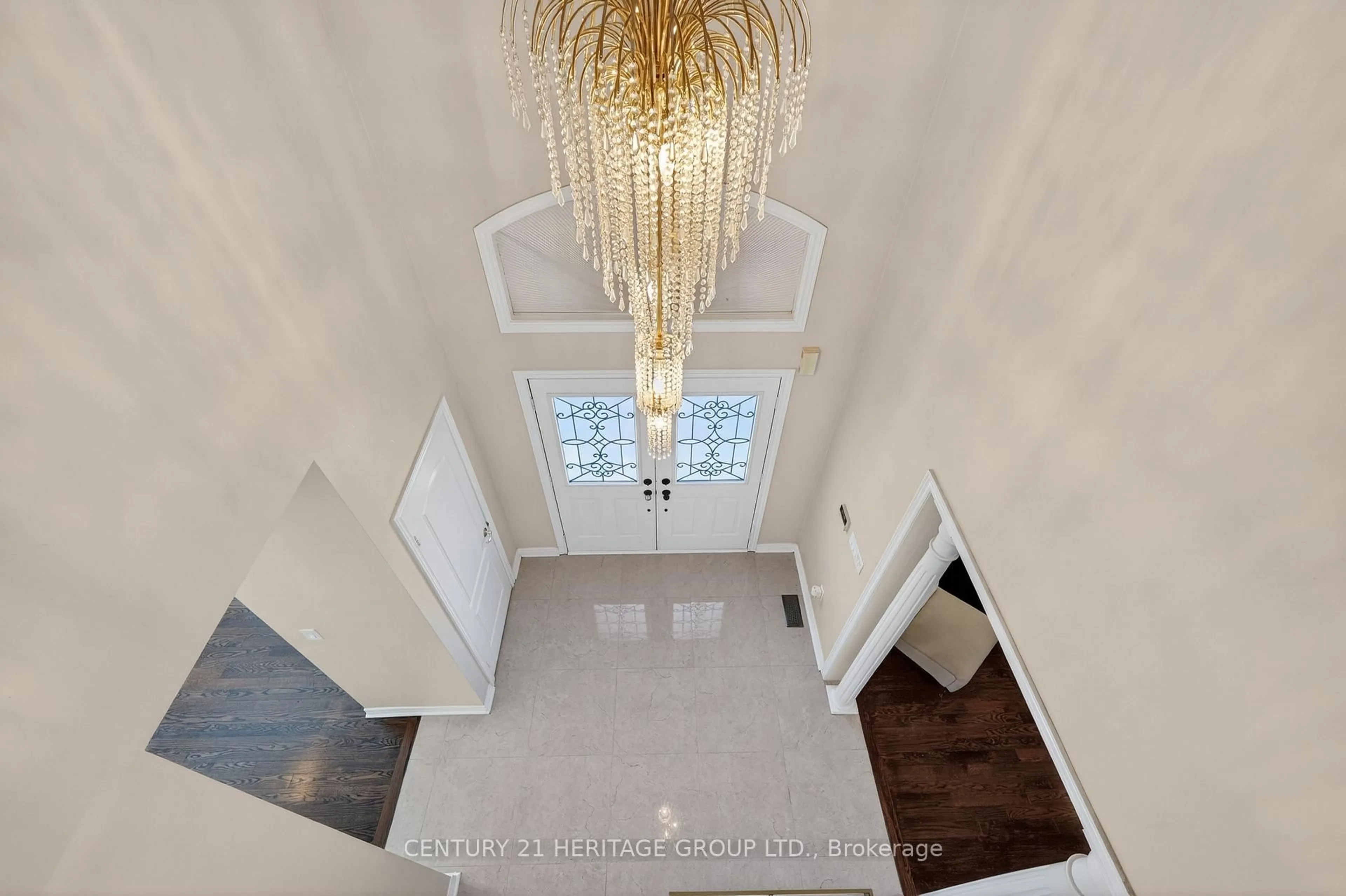 Indoor foyer for 2 Adam Ernst Crt, Vaughan Ontario L4H 2S5