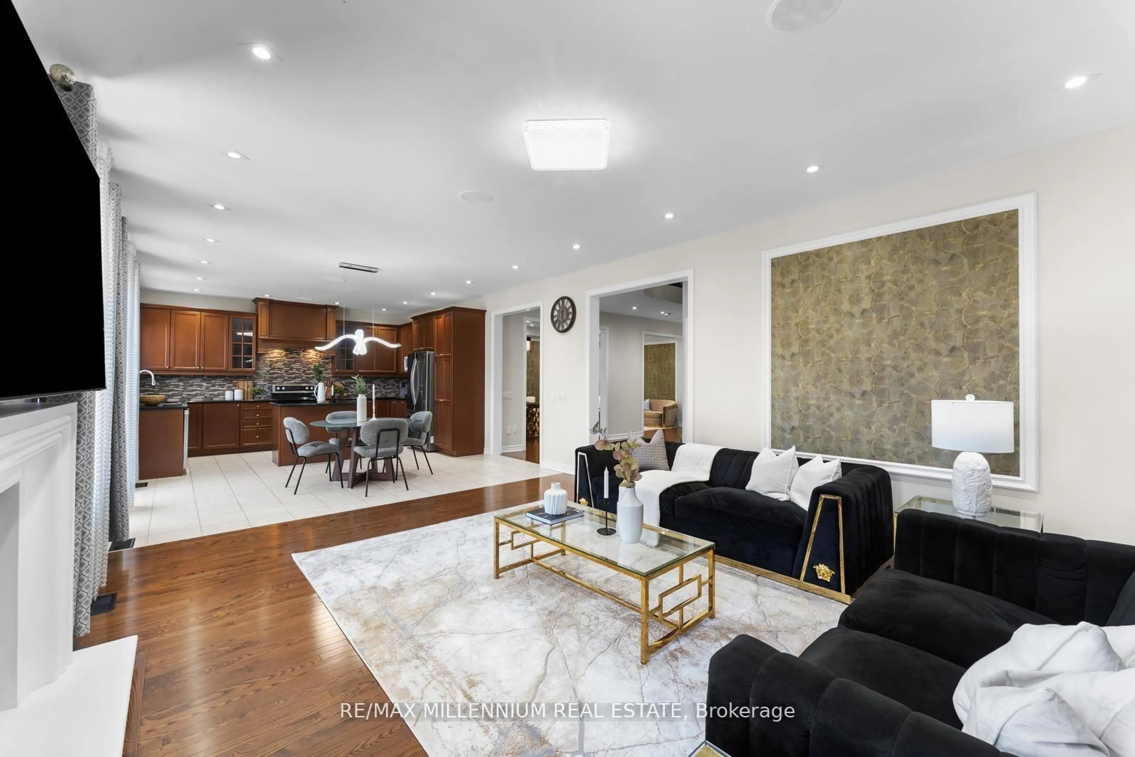 Living room with furniture, unknown for 433 Mavrinac Blvd, Aurora Ontario L4G 0J8