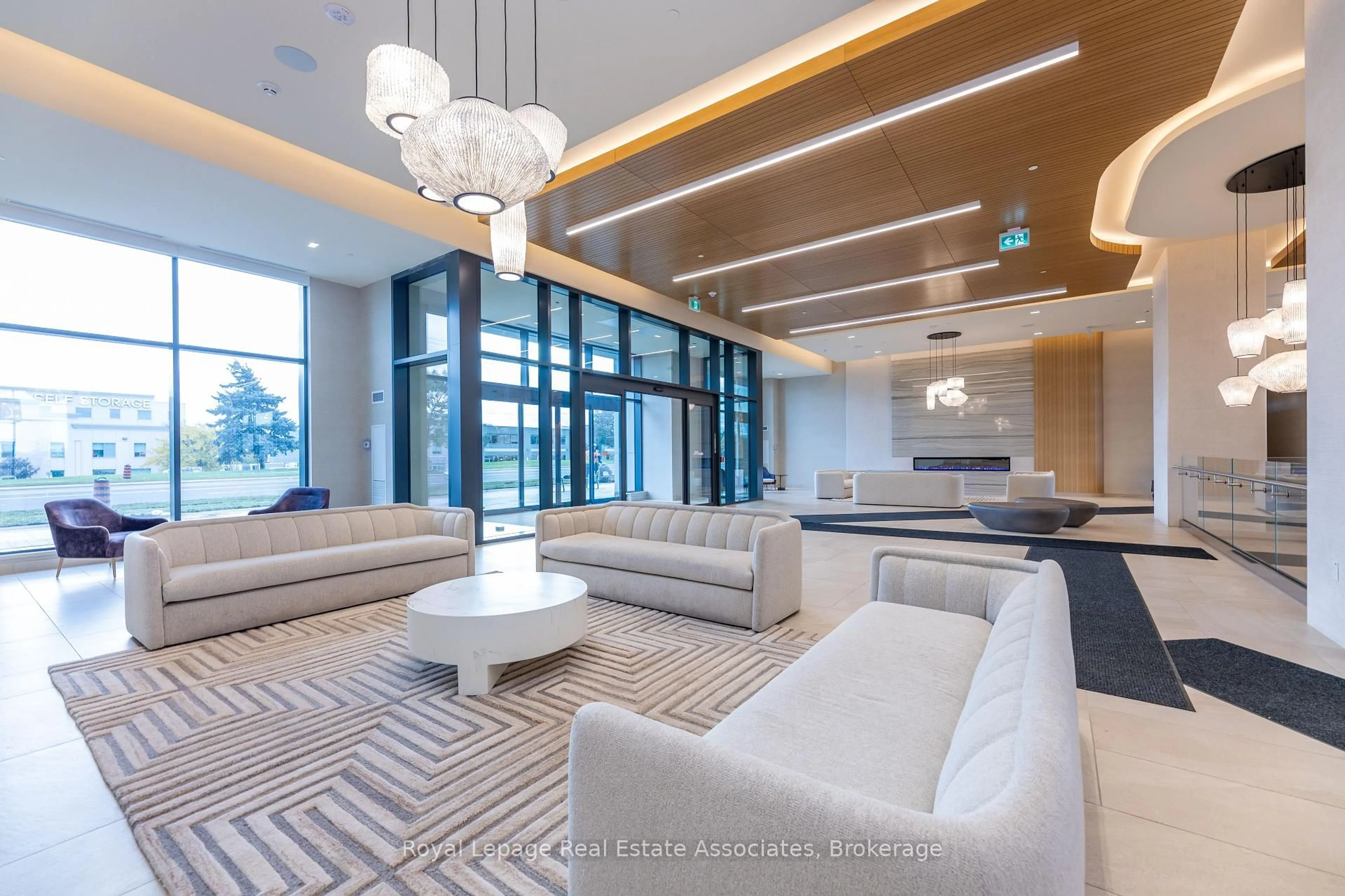 Lobby for 8960 Jane St #1121, Vaughan Ontario L4K 2M9